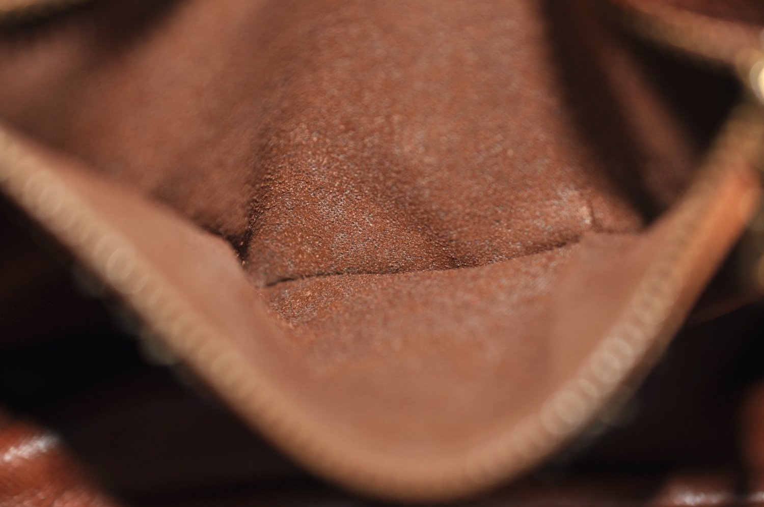 Authentic Louis Vuitton Monogram Saint Cloud MM M51243 Shoulder Cross Bag K9448