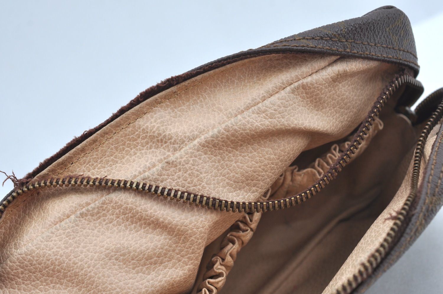 Auth Louis Vuitton Monogram Trousse Toilette 23 Clutch Bag Old Model Junk K9465