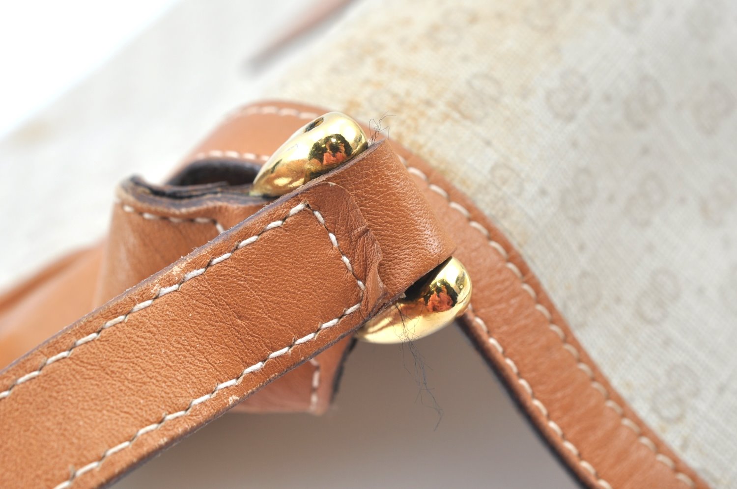 Authentic GUCCI Micro GG PVC Leather Shoulder Cross Body Bag White K9493