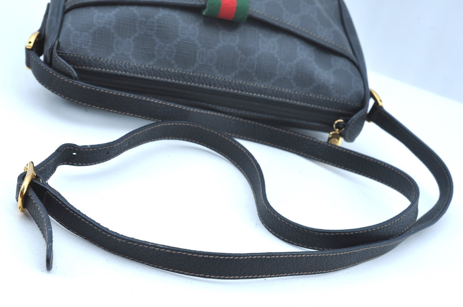 Authentic GUCCI Web Sherry Line Shoulder Cross Bag GG PVC Leather Black K9556