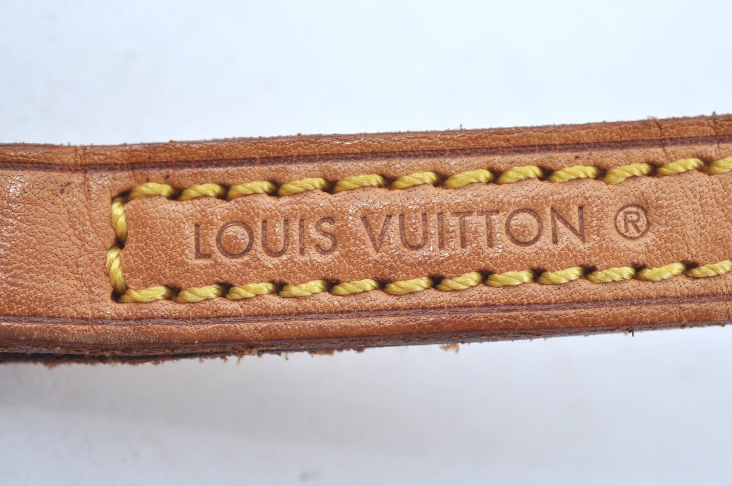 Authentic Louis Vuitton Leather Shoulder Strap Beige 46.9