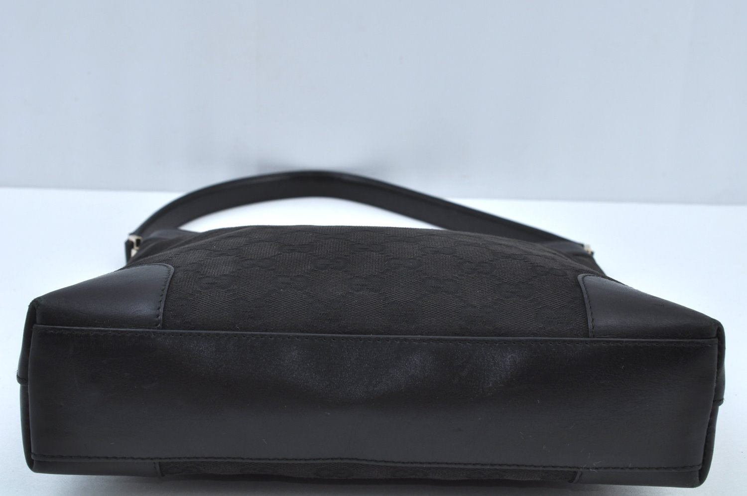 Authentic GUCCI Shoulder Bag GG Canvas Leather Black K9582