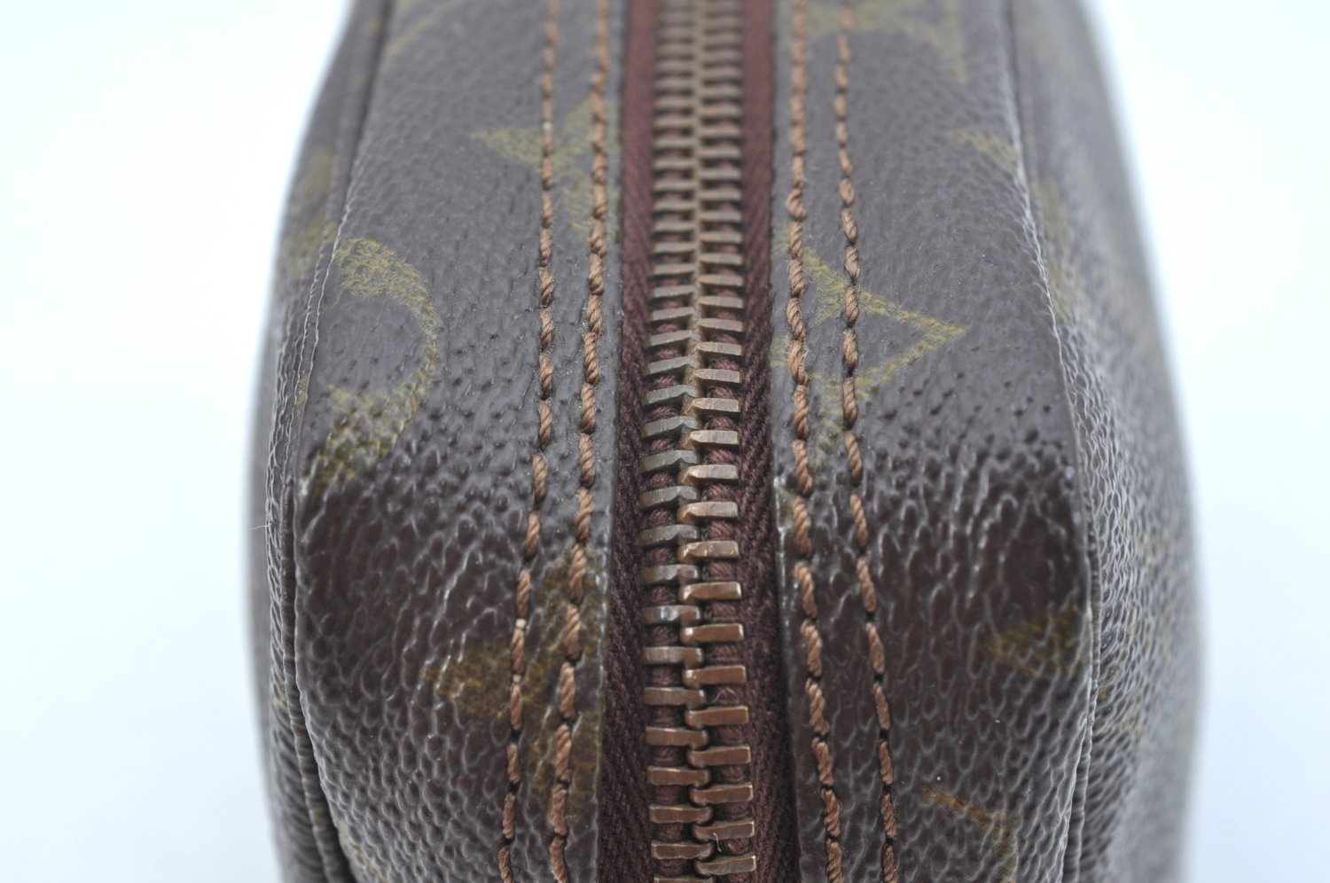 Auth Louis Vuitton Monogram Trousse Toilette 18 Clutch Hand Bag Old Model K9633