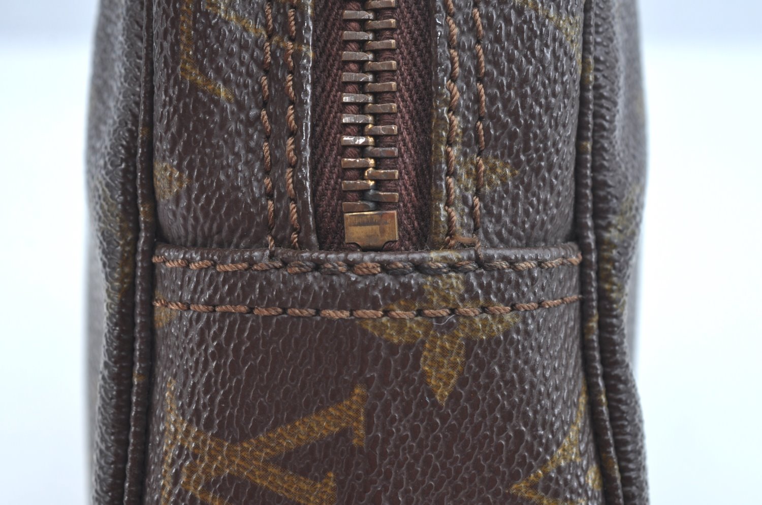 Auth Louis Vuitton Monogram Trousse Toilette 18 Clutch Hand Bag Old Model K9633