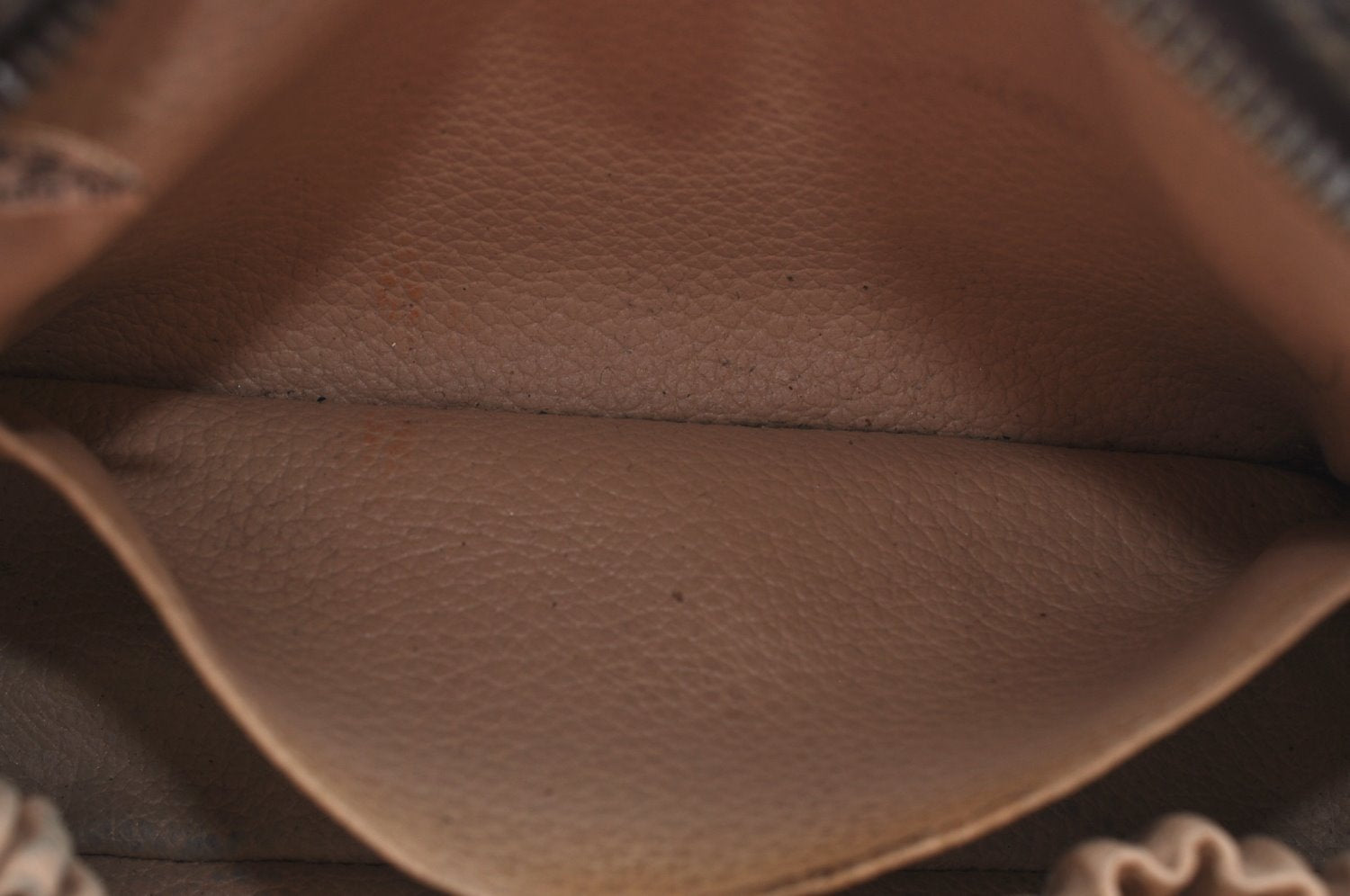 Auth Louis Vuitton Monogram Trousse Toilette 18 Clutch Hand Bag Old Model K9633