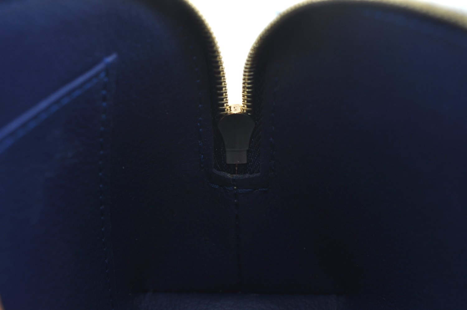 Auth Louis Vuitton Monogram Vernis Pochette Cosmetic Pouch Blue M90052 LV K9634