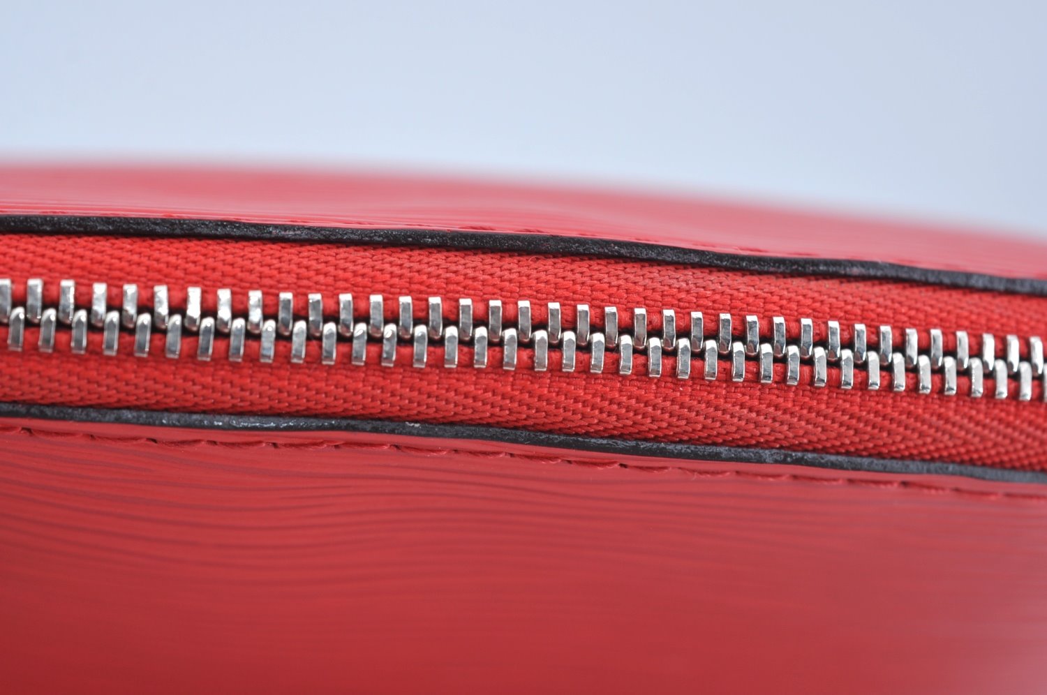 Authentic Louis Vuitton Epi Pochette Cosmetic Pouch Purse Red M41114 LV K9635