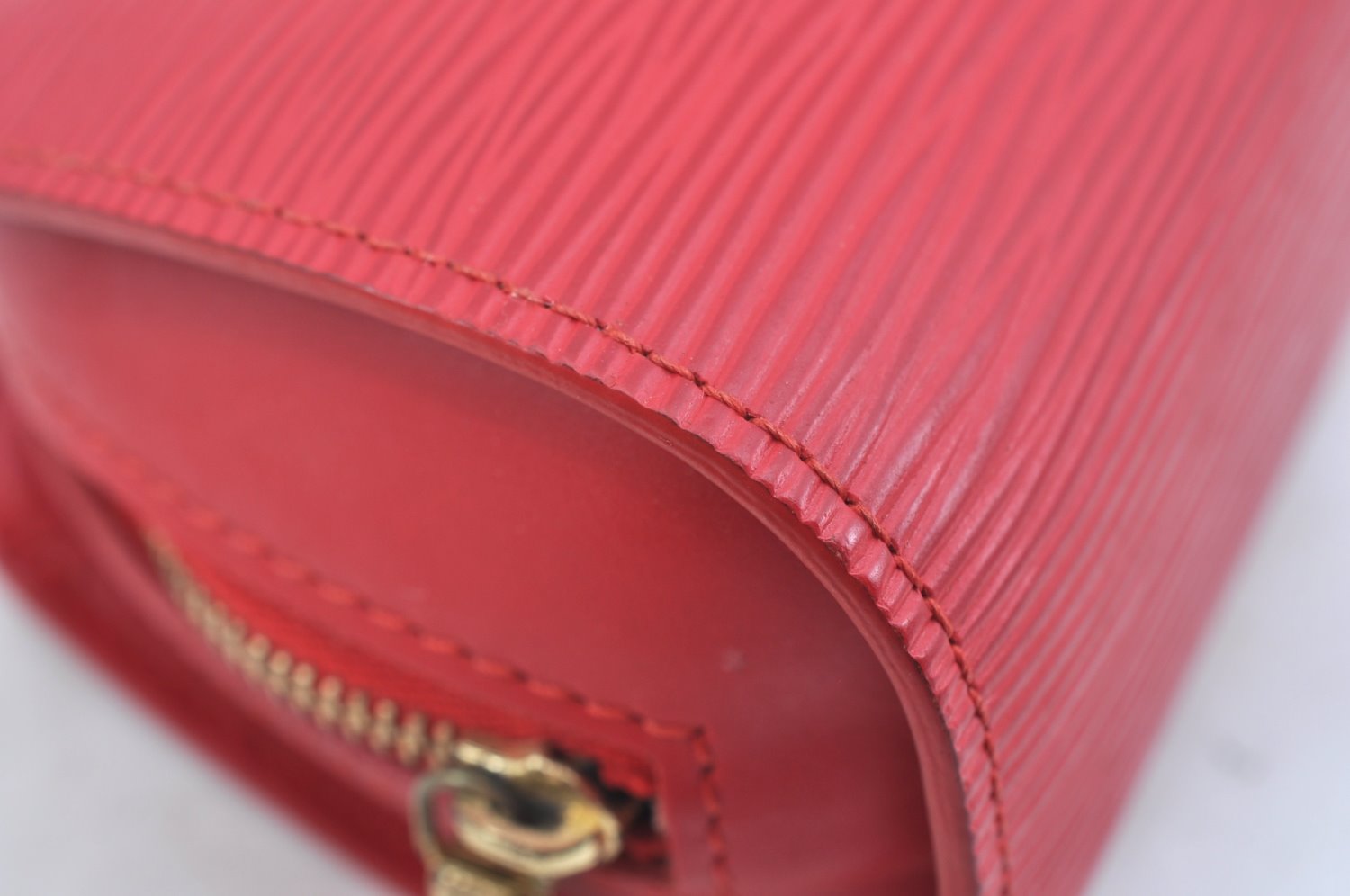 Authentic Louis Vuitton Epi Dauphine Cosmetic Pouch Red M48447 LV K9658