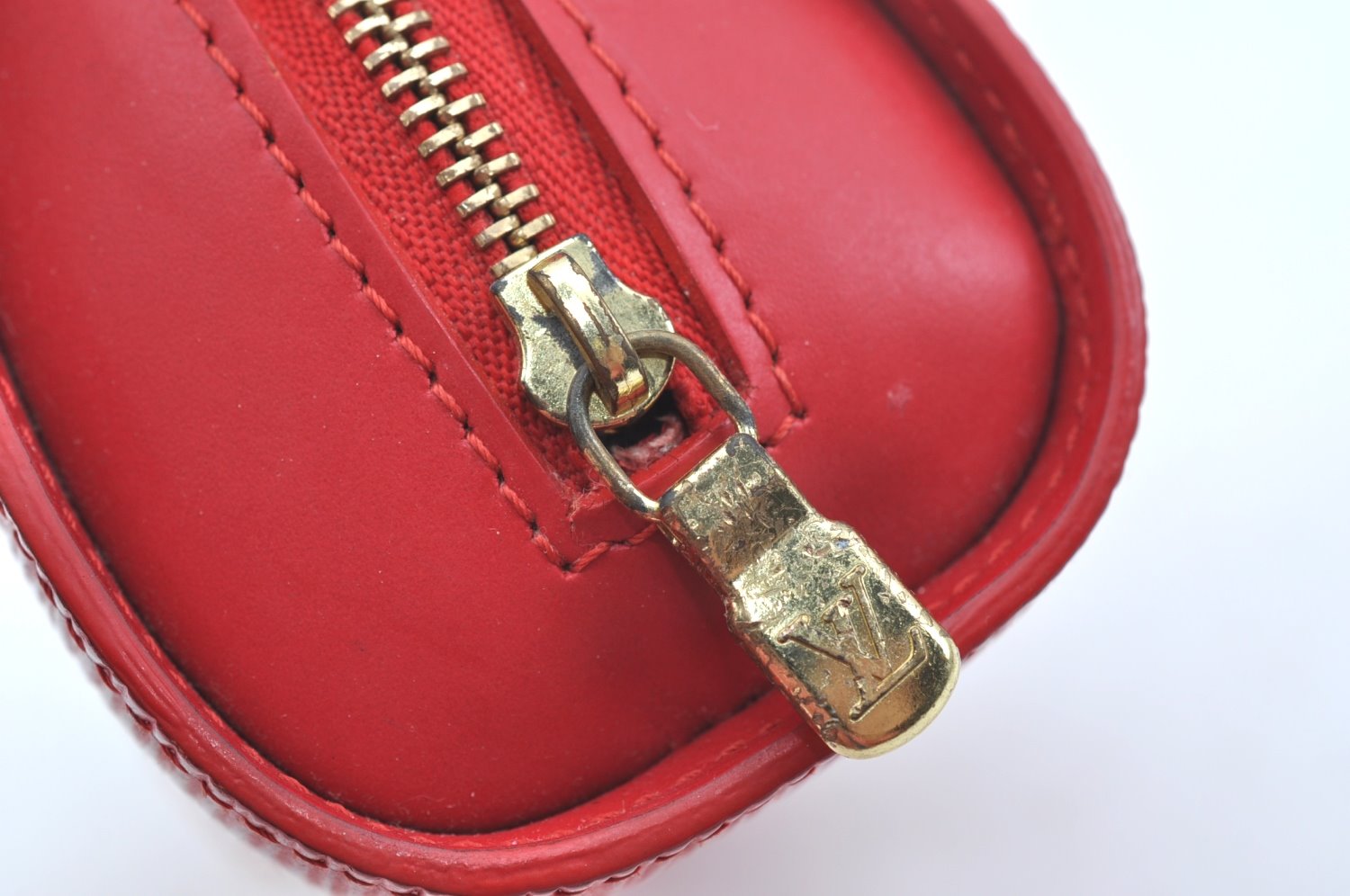 Authentic Louis Vuitton Epi Dauphine Cosmetic Pouch Red M48447 LV K9658