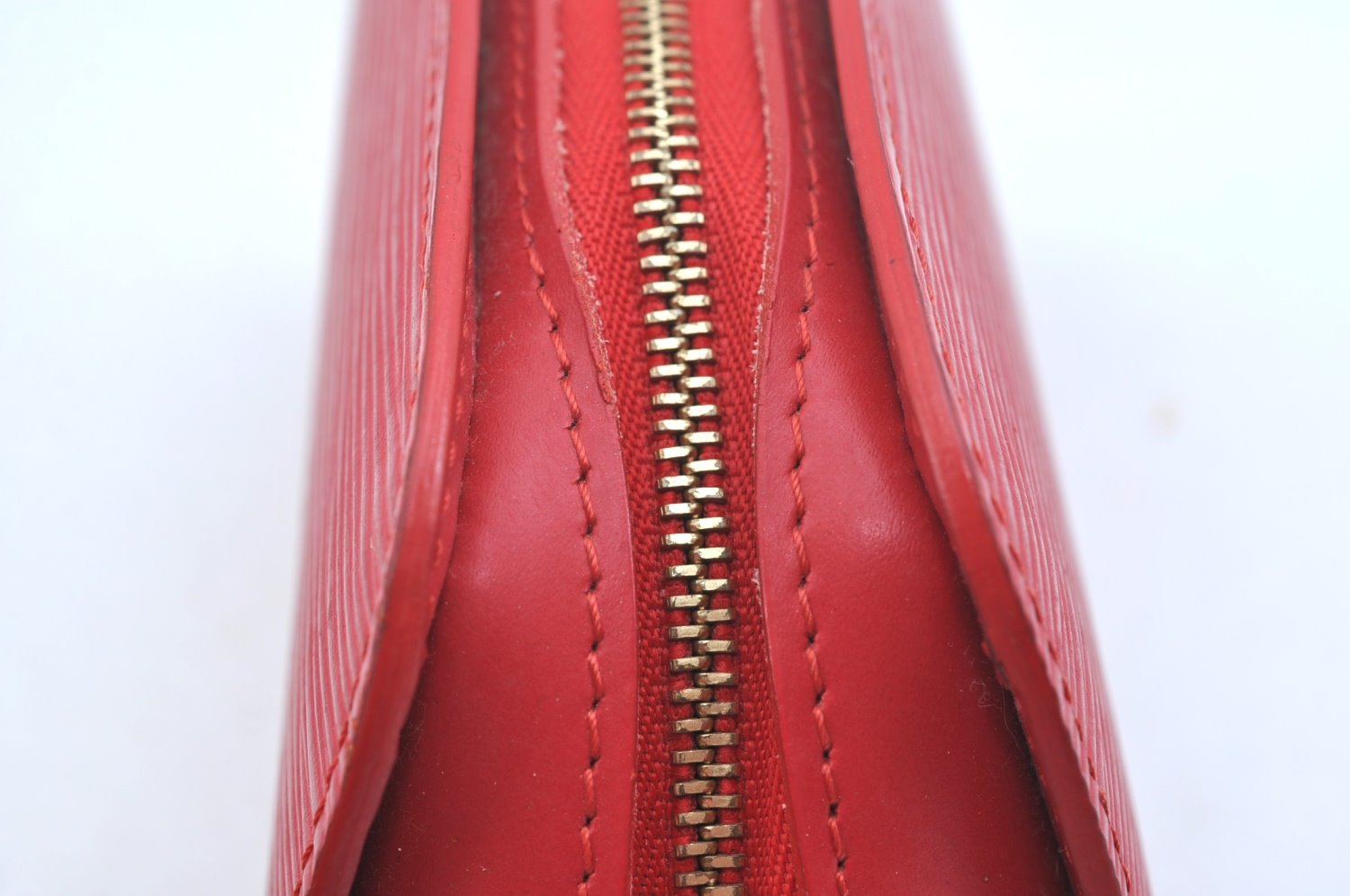 Authentic Louis Vuitton Epi Dauphine Cosmetic Pouch Red M48447 LV K9658