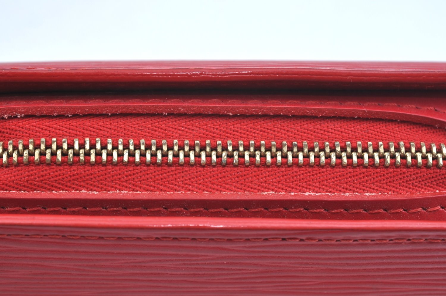 Authentic Louis Vuitton Epi Dauphine Cosmetic Pouch Red M48447 LV K9658