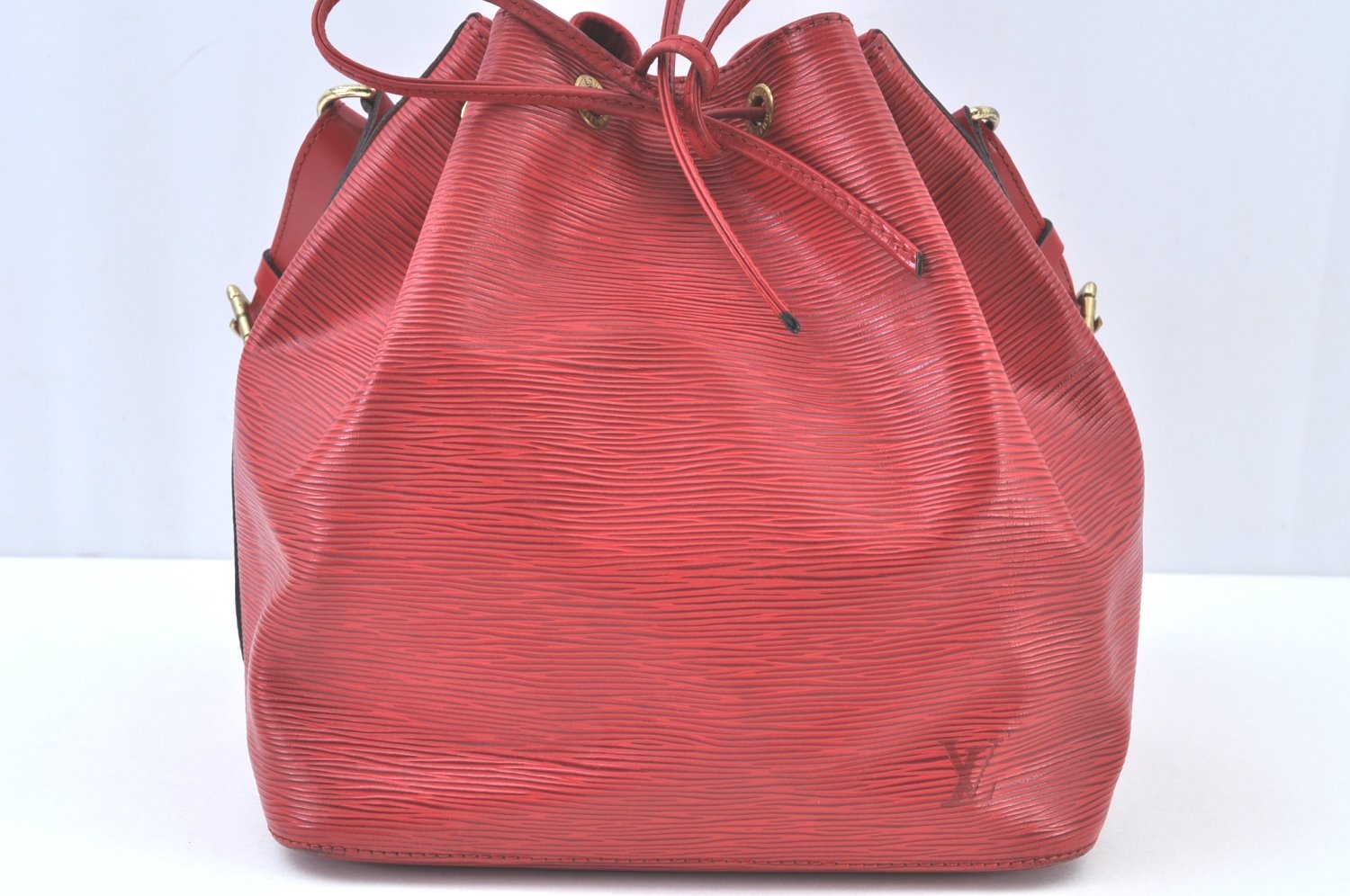 Authentic Louis Vuitton Epi Petit Noe Shoulder Drawstring Bag M44107 Red K9678