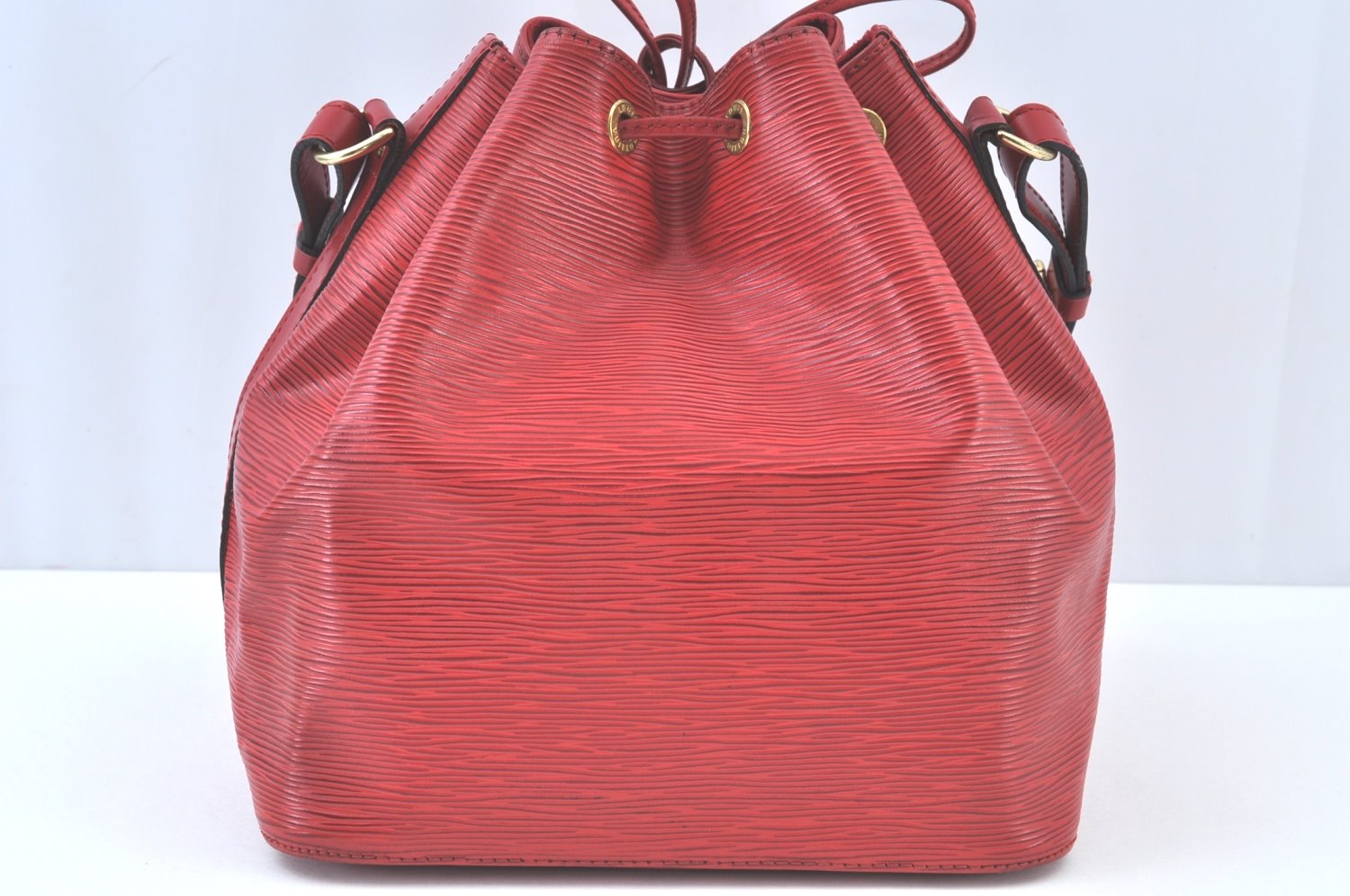 Authentic Louis Vuitton Epi Petit Noe Shoulder Drawstring Bag M44107 Red K9678