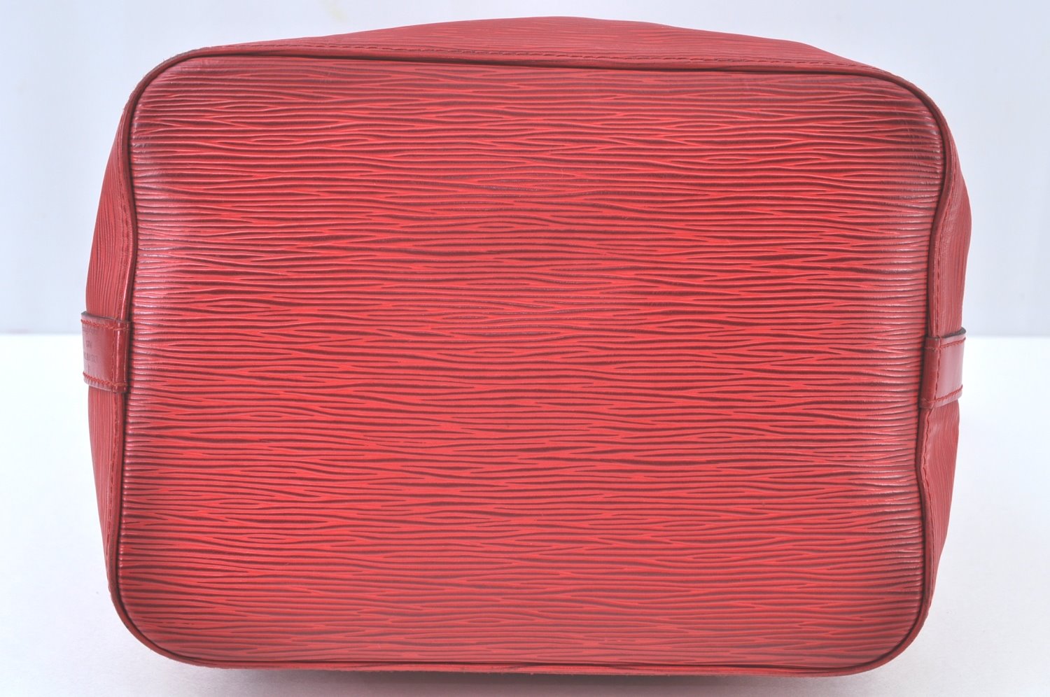 Authentic Louis Vuitton Epi Petit Noe Shoulder Drawstring Bag M44107 Red K9678