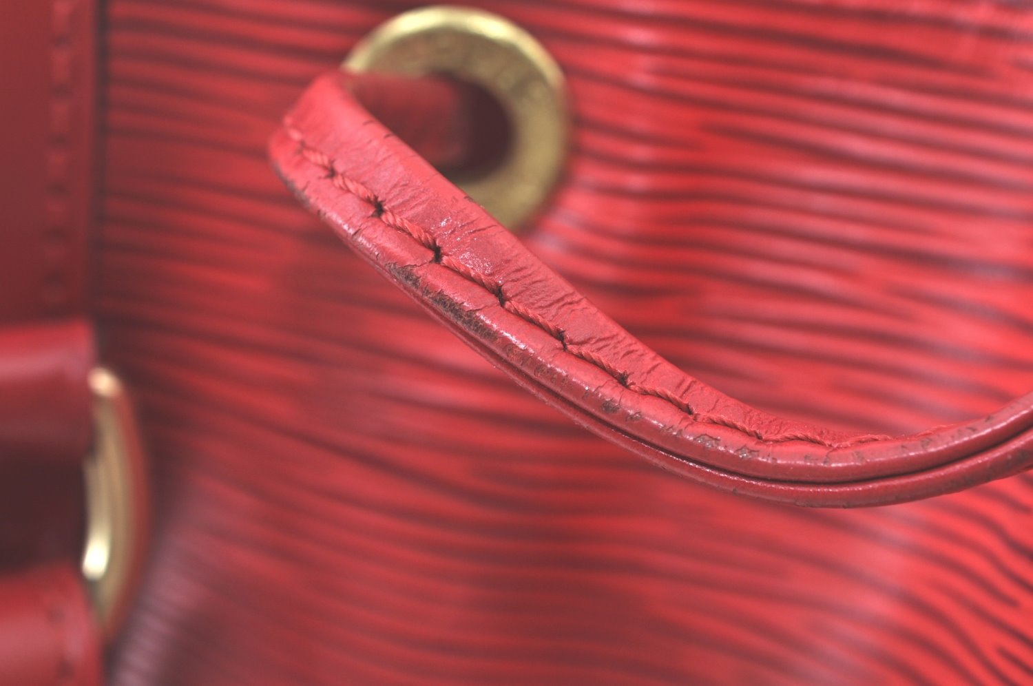 Authentic Louis Vuitton Epi Petit Noe Shoulder Drawstring Bag M44107 Red K9678