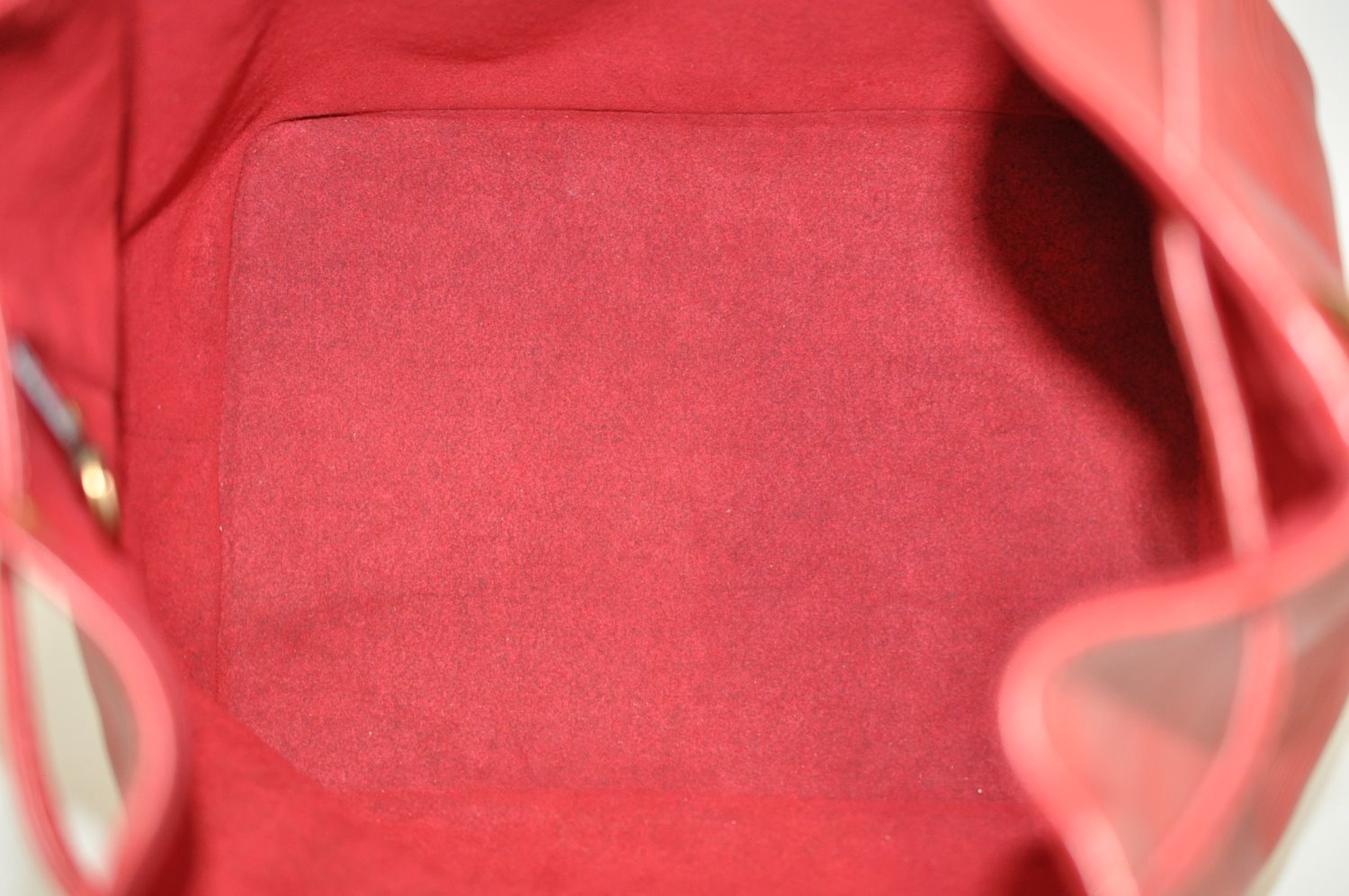 Authentic Louis Vuitton Epi Petit Noe Shoulder Drawstring Bag M44107 Red K9678