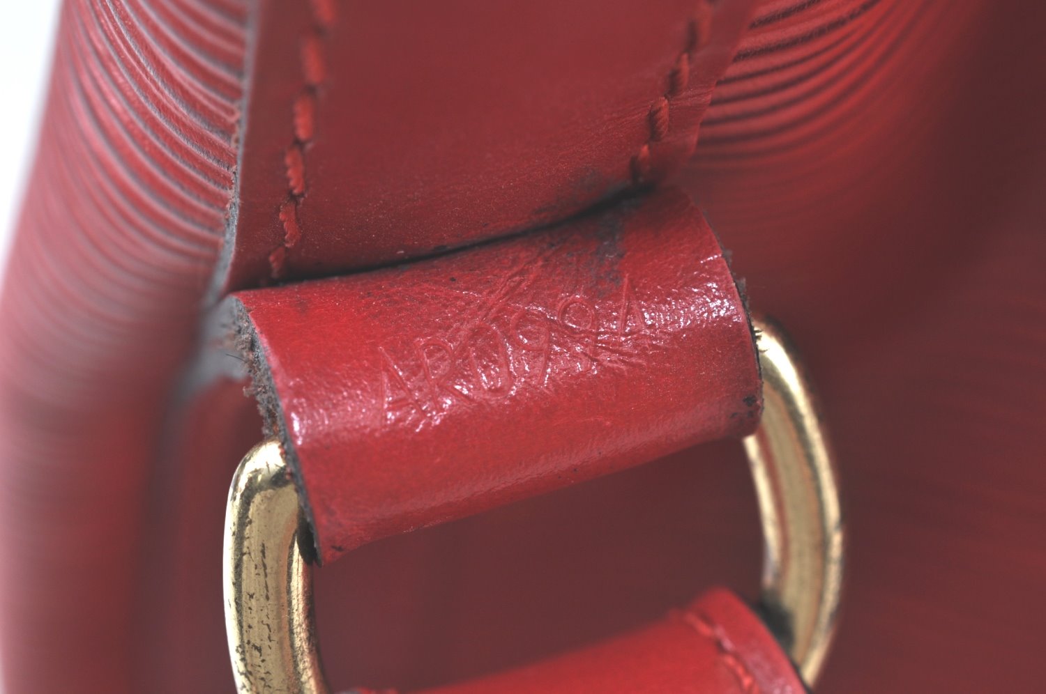 Authentic Louis Vuitton Epi Petit Noe Shoulder Drawstring Bag M44107 Red K9678