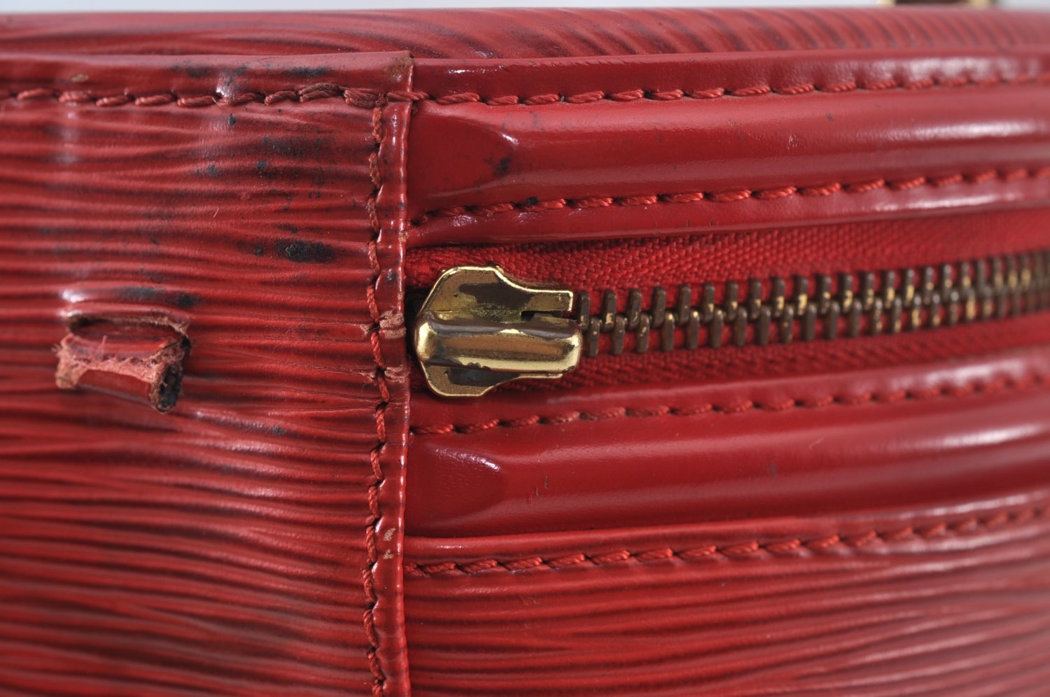 Auth Louis Vuitton Epi Cannes Red Cosmetic Hand Bag Purse M48037 LV Junk K9705