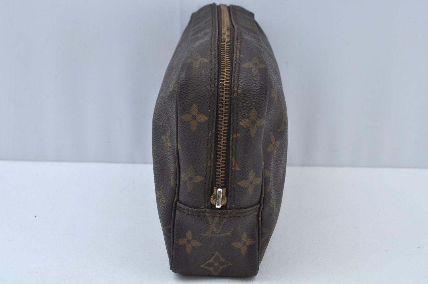 Auth Louis Vuitton Monogram Trousse Toilette 23 Clutch Hand Bag LV Junk K9736