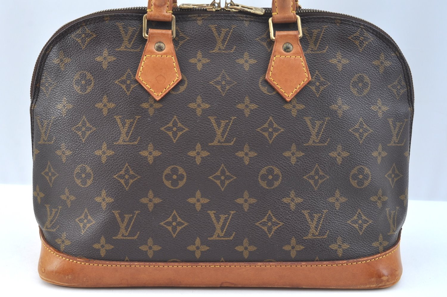 Authentic Louis Vuitton Monogram Alma Hand Bag Purse M51130 LV K9750