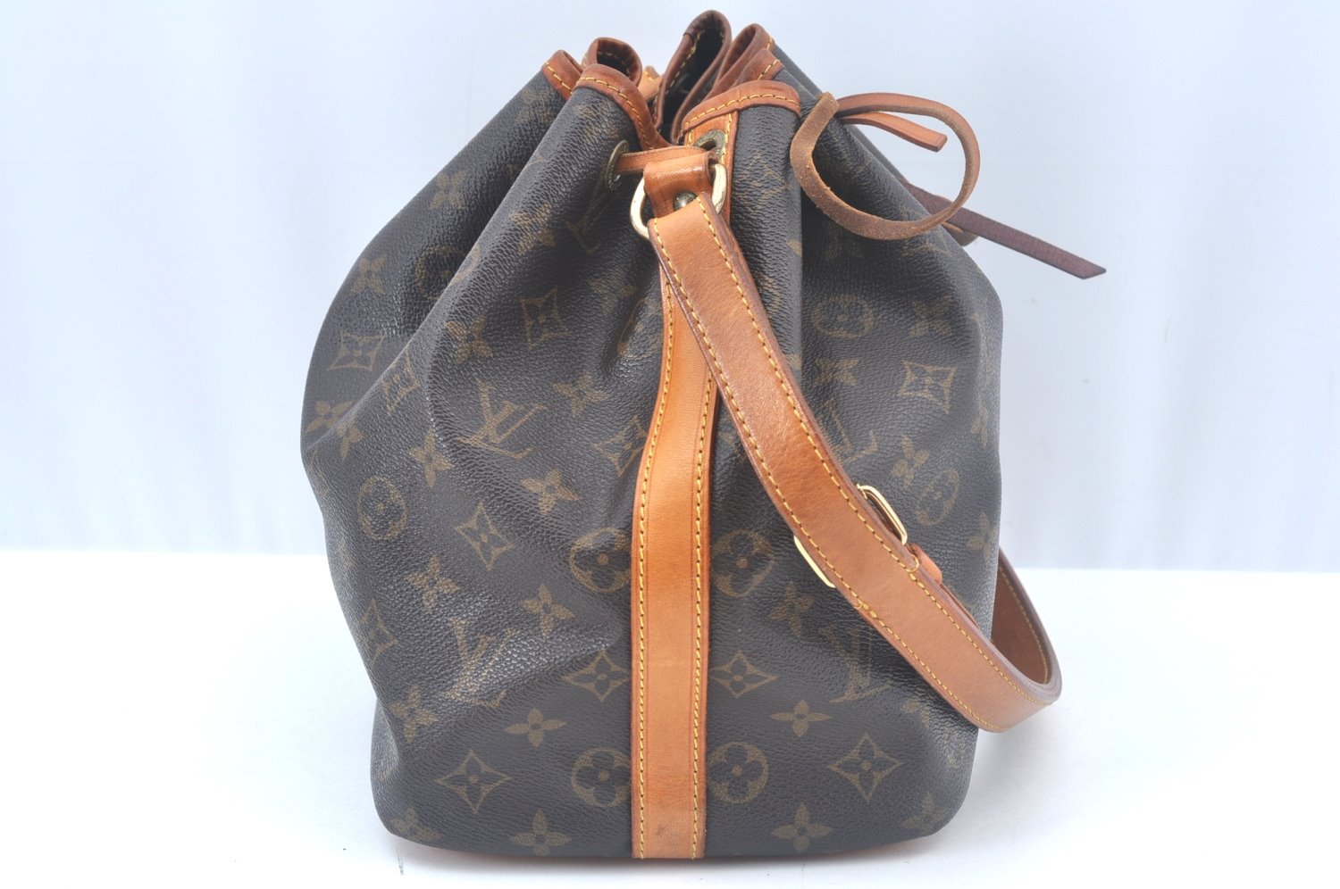 Authentic Louis Vuitton Monogram Petit Noe M42226 Shoulder Drawstring Bag K9777