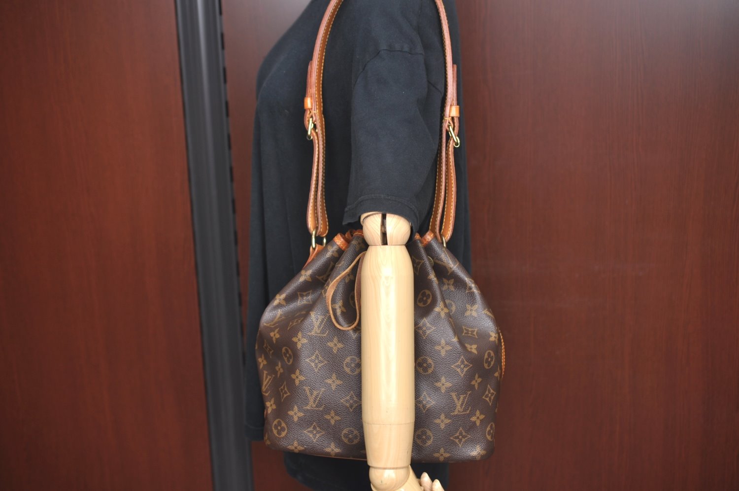Authentic Louis Vuitton Monogram Petit Noe M42226 Shoulder Drawstring Bag K9777