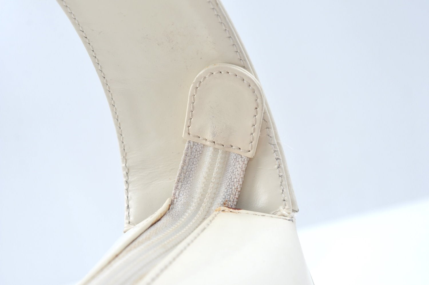 Authentic GUCCI Vintage Shoulder Bag Purse Leather White Junk K9815