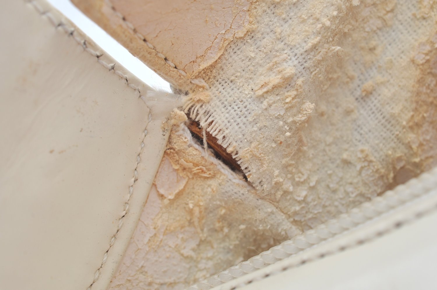 Authentic GUCCI Vintage Shoulder Bag Purse Leather White Junk K9815