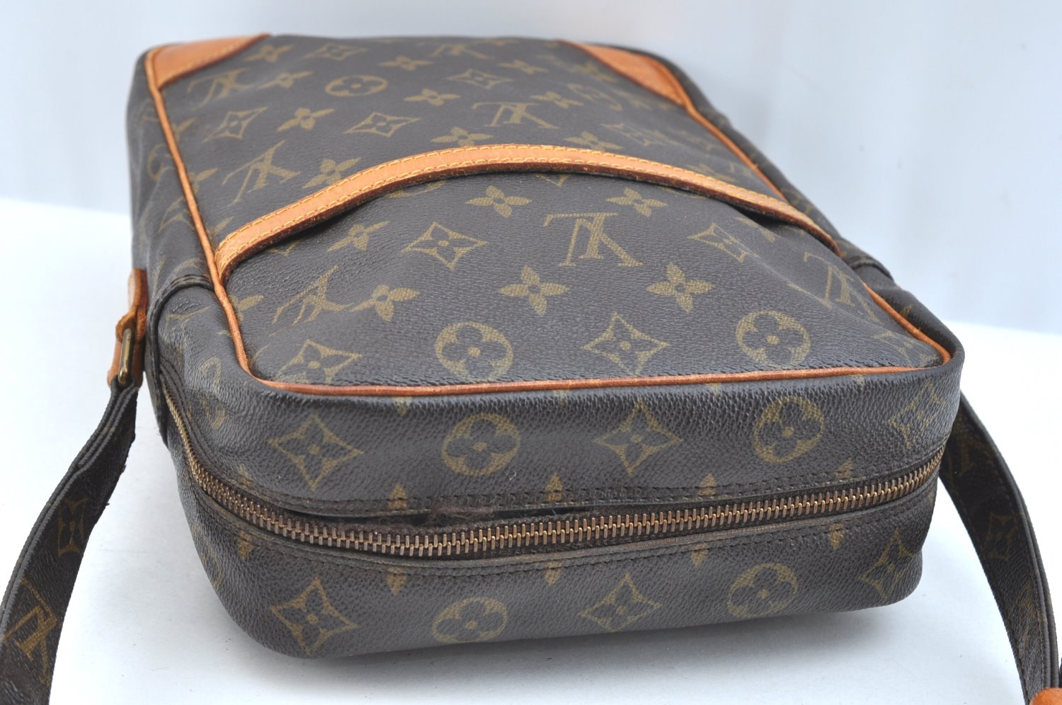 Authentic Louis Vuitton Monogram Danube MM Shoulder Cross Bag M45264 LV K9846