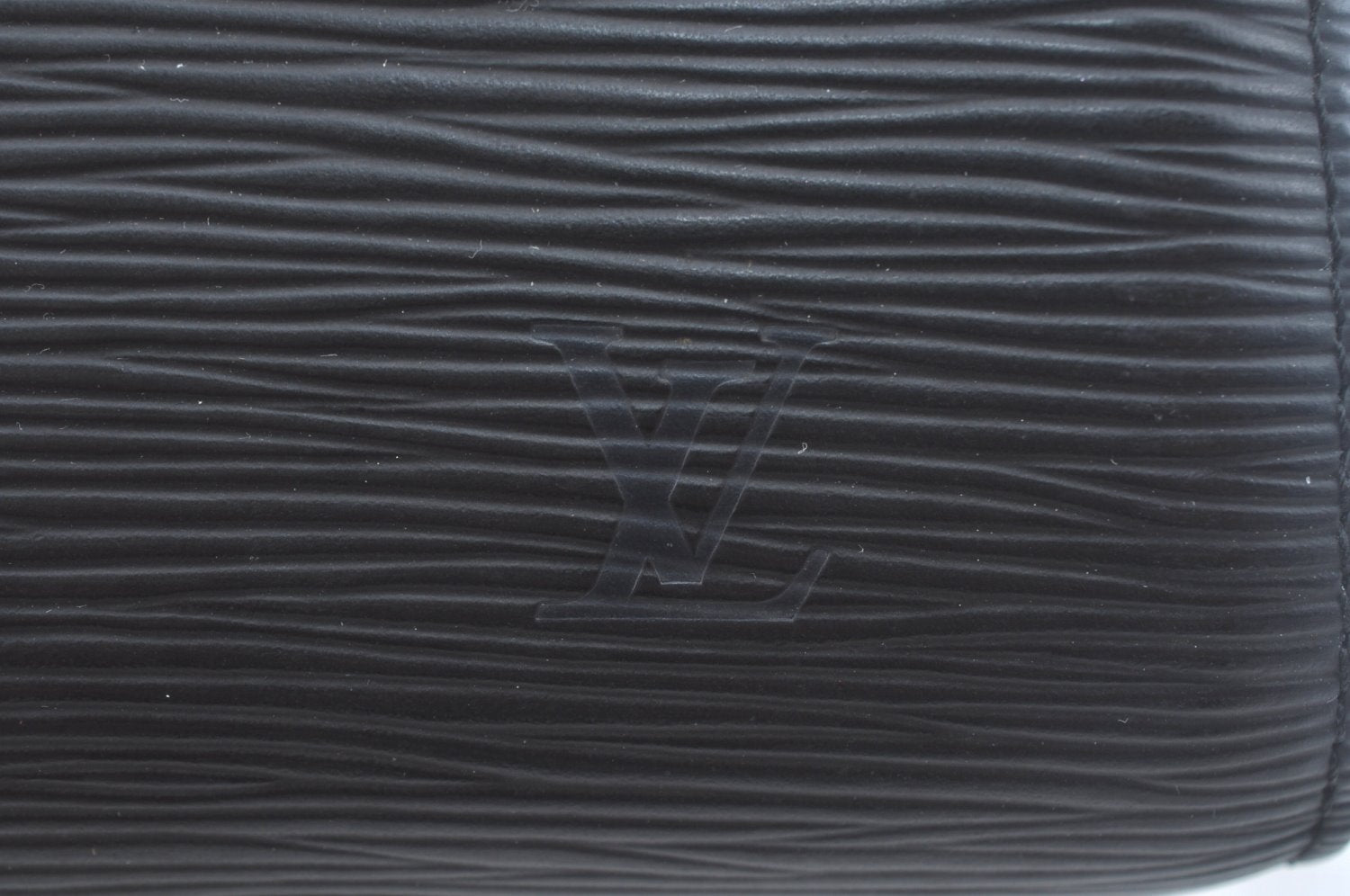 Authentic Louis Vuitton Epi Dauphine MM Pouch Clutch Bag Black M48452 LV K9870