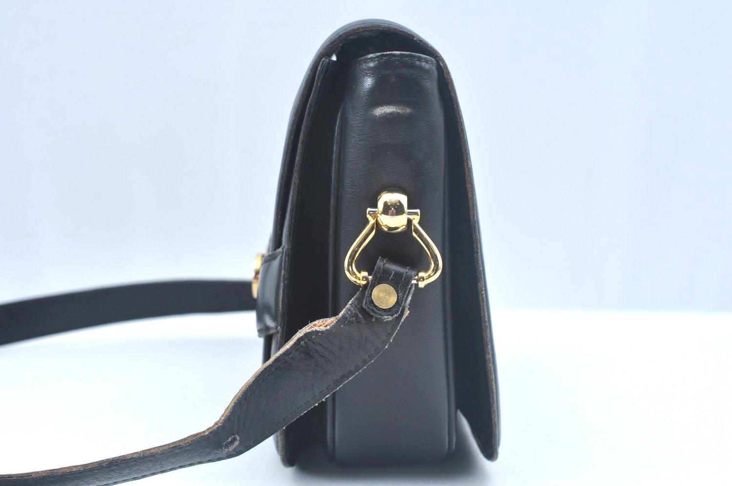 Authentic GUCCI Shoulder Cross Body Bag Purse Leather Black K9900