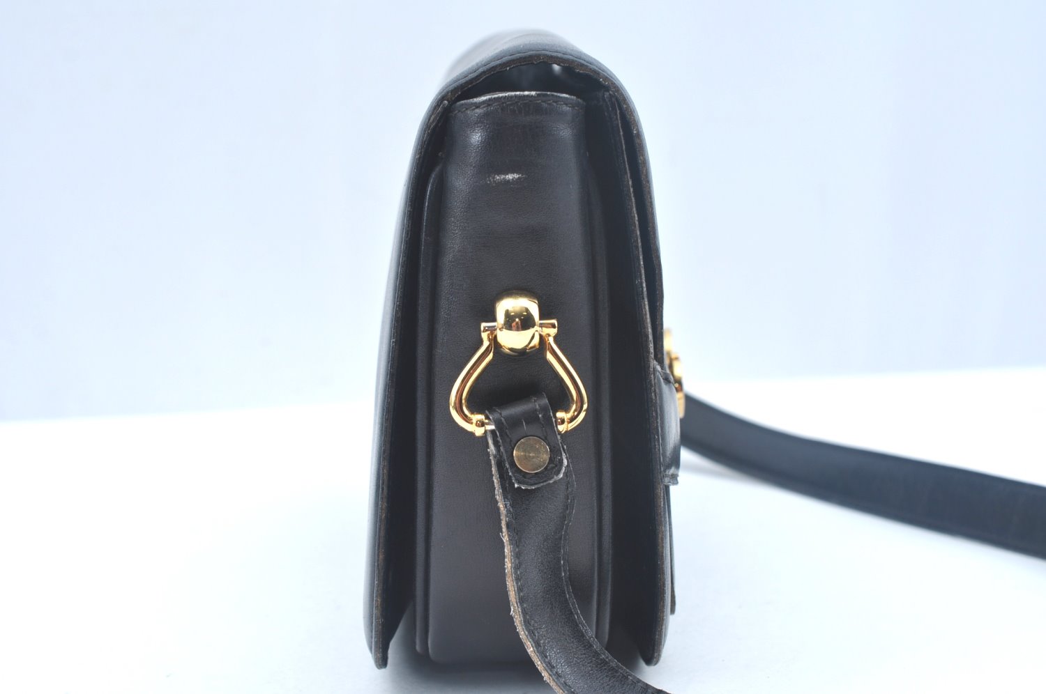 Authentic GUCCI Shoulder Cross Body Bag Purse Leather Black K9900