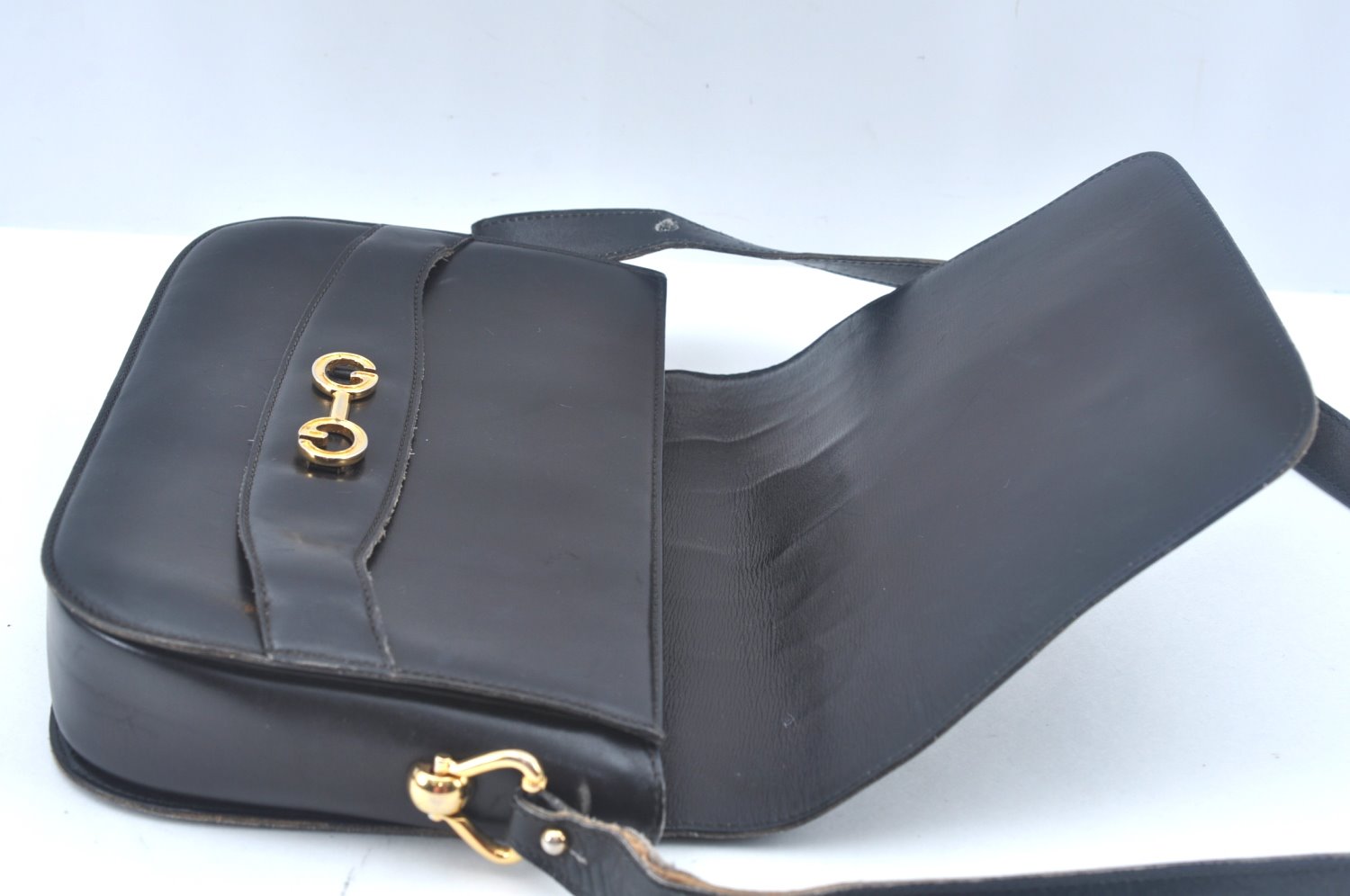 Authentic GUCCI Shoulder Cross Body Bag Purse Leather Black K9900