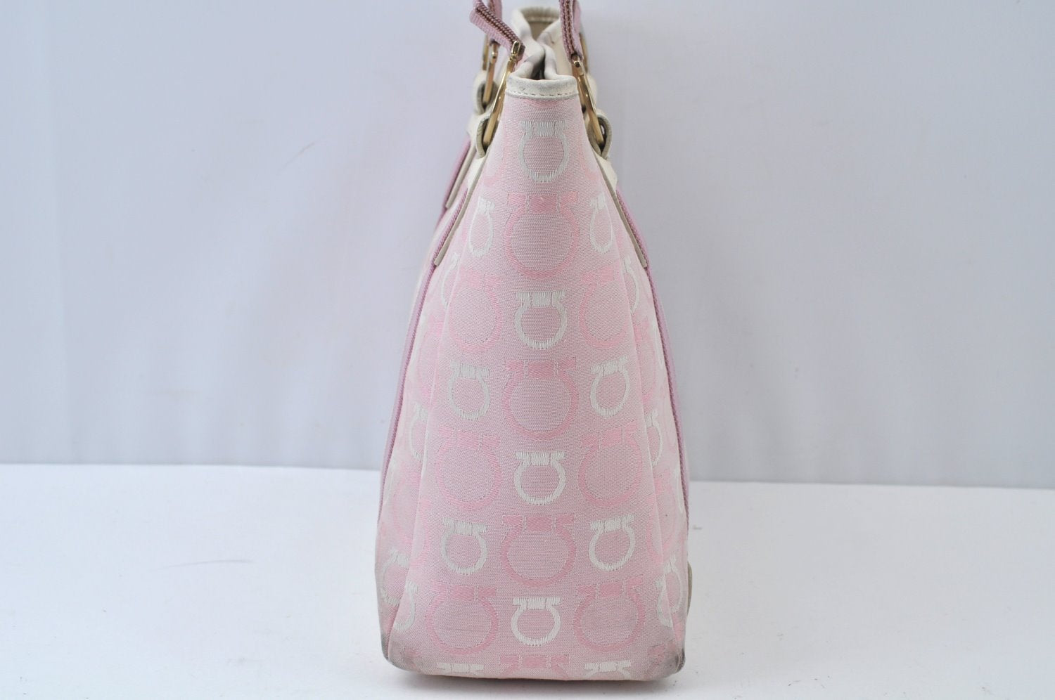 Authentic Salvatore Ferragamo Gancini Canvas Shoulder Tote Bag Pink K9904