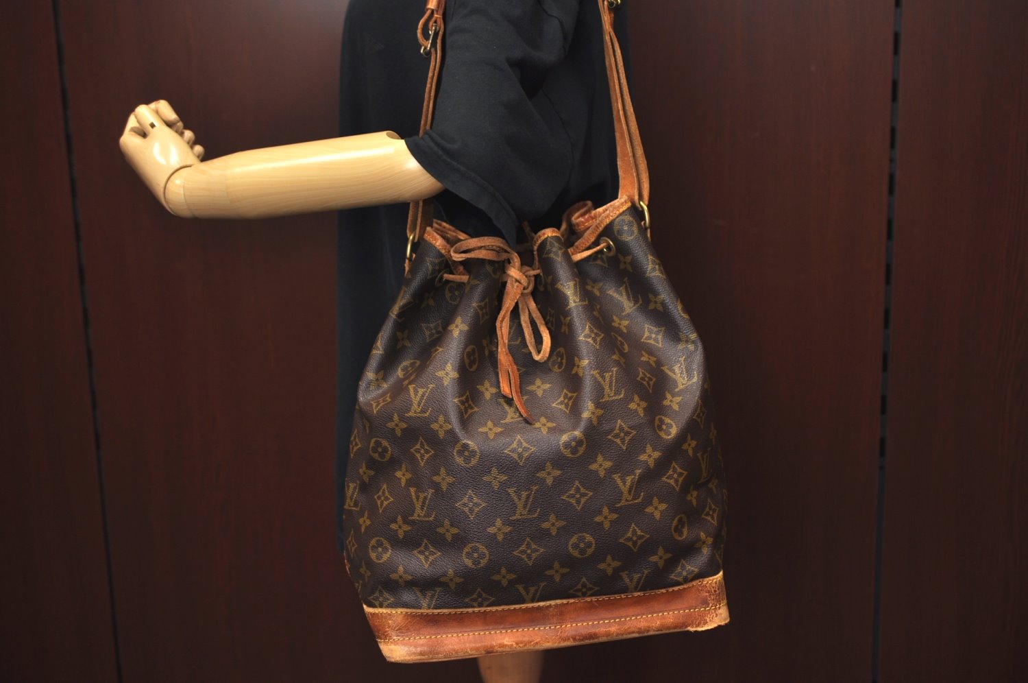 Authentic Louis Vuitton Monogram Noe Shoulder Drawstring Bag M42224 LV K9938