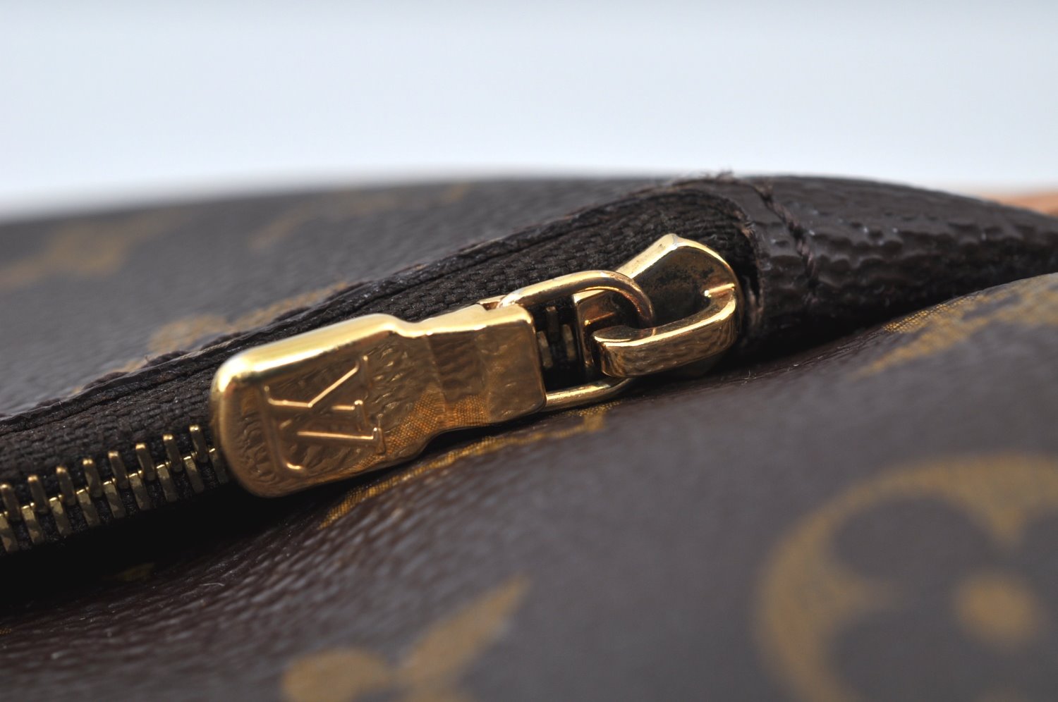 Authentic Louis Vuitton Monogram Menilmontant MM M40473 Shoulder Cross Bag K9974