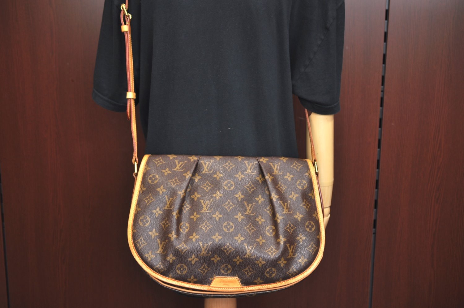 Authentic Louis Vuitton Monogram Menilmontant MM M40473 Shoulder Cross Bag K9974