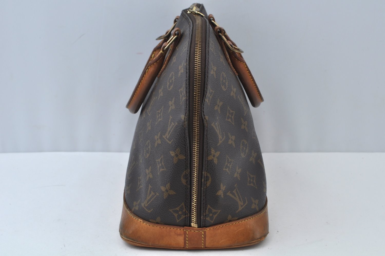 Authentic Louis Vuitton Monogram Alma Hand Bag Purse M51130 LV K9996