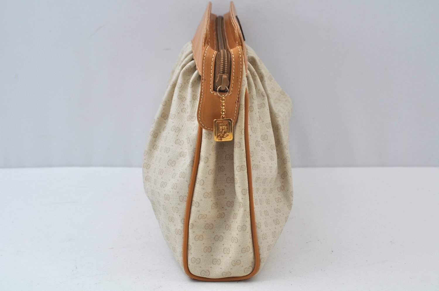 Authentic GUCCI Micro GG PVC Leather Clutch Hand Bag White L0001