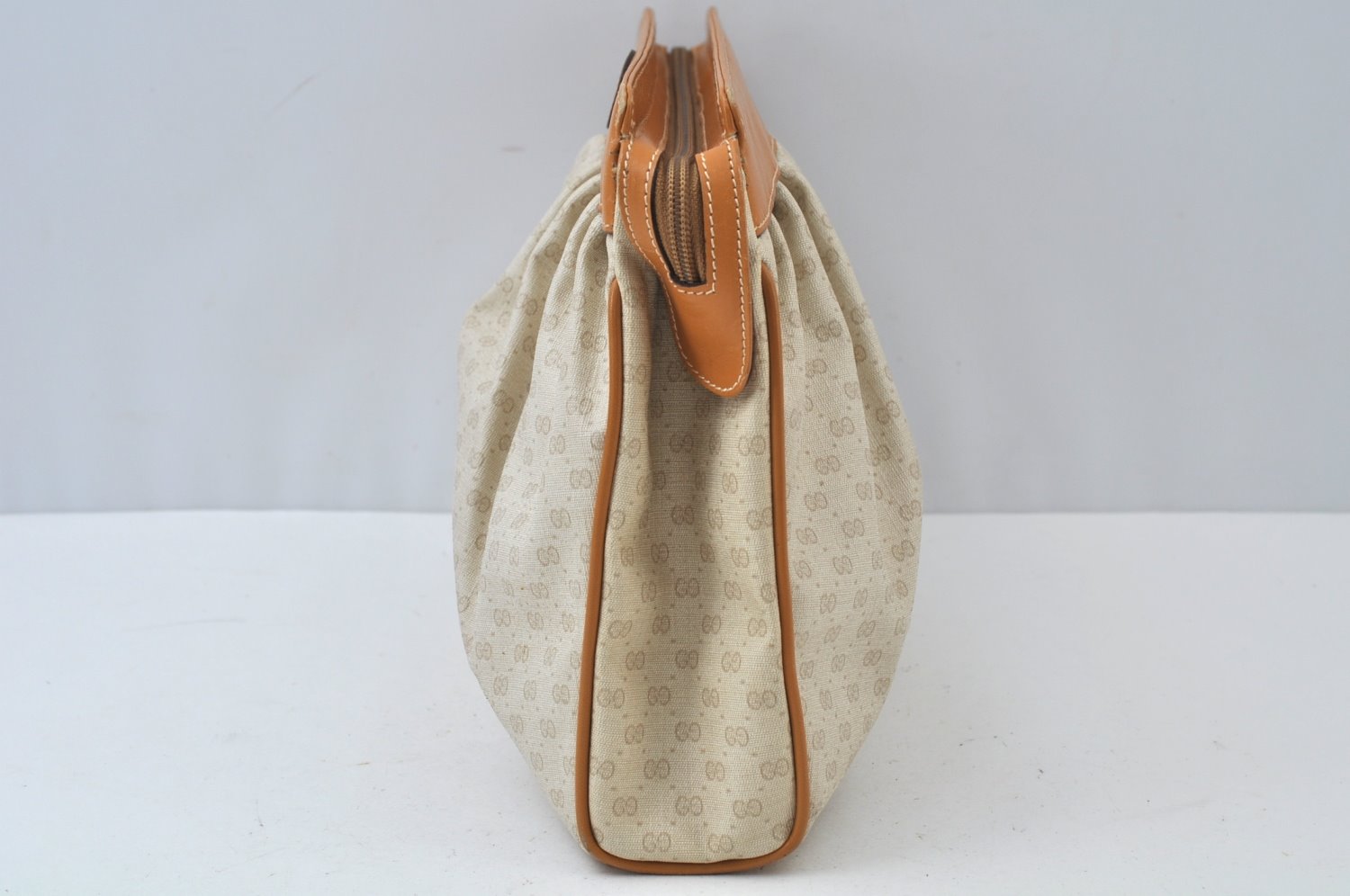 Authentic GUCCI Micro GG PVC Leather Clutch Hand Bag White L0001