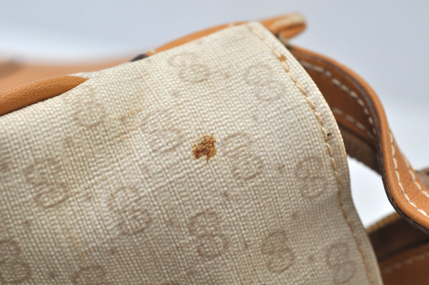 Authentic GUCCI Micro GG PVC Leather Clutch Hand Bag White L0001