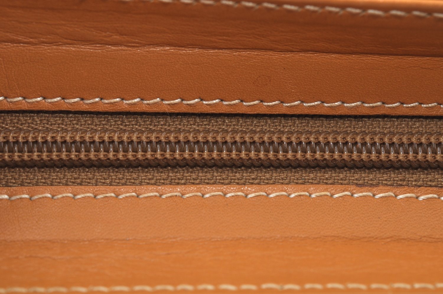 Authentic GUCCI Micro GG PVC Leather Clutch Hand Bag White L0001