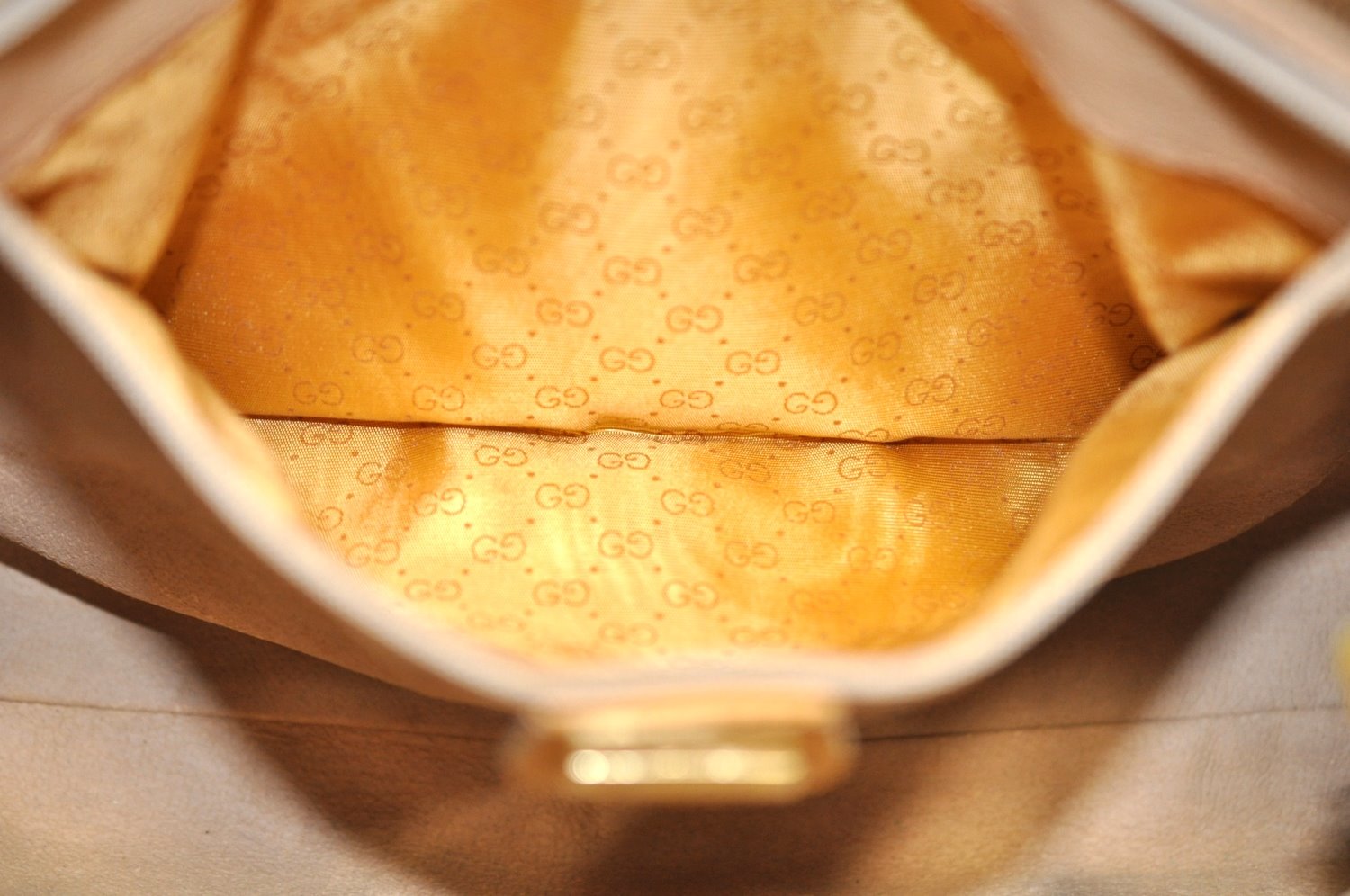 Authentic GUCCI Micro GG PVC Leather Clutch Hand Bag White L0001