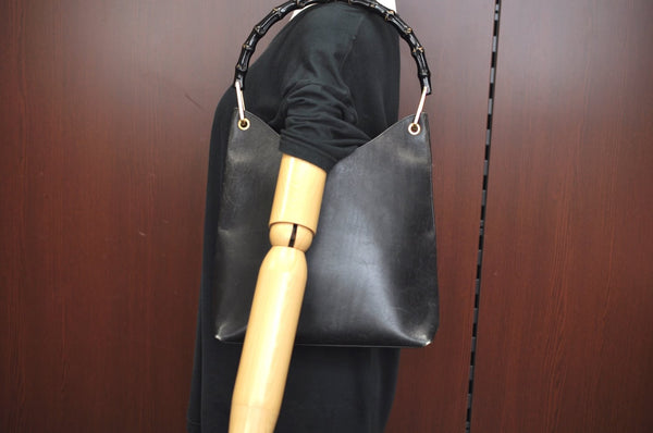 Authentic GUCCI Bamboo Vintage Shoulder Bag Leather Black L0004