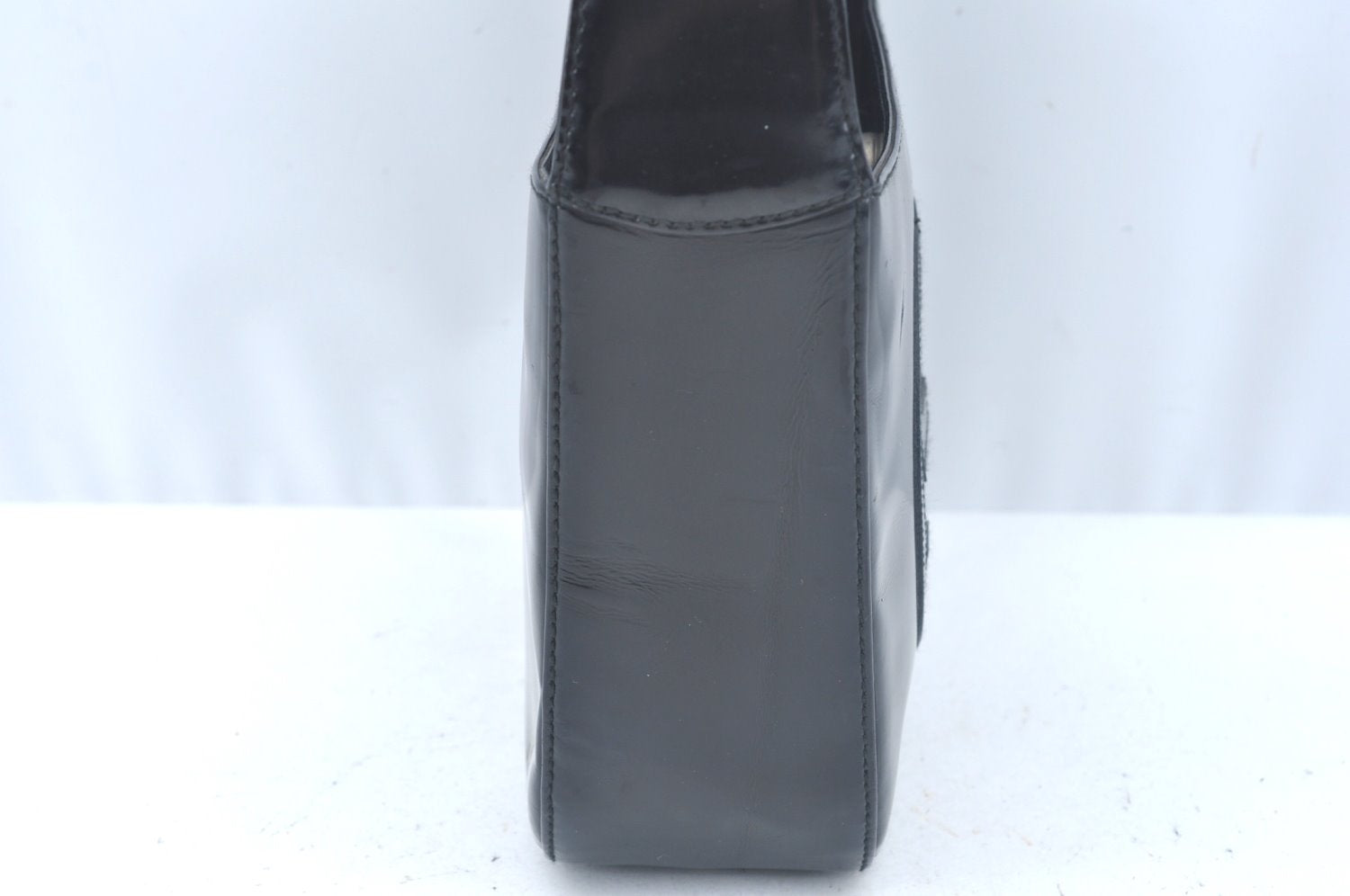Authentic GUCCI Hand Bag Purse Enamel Black L0027