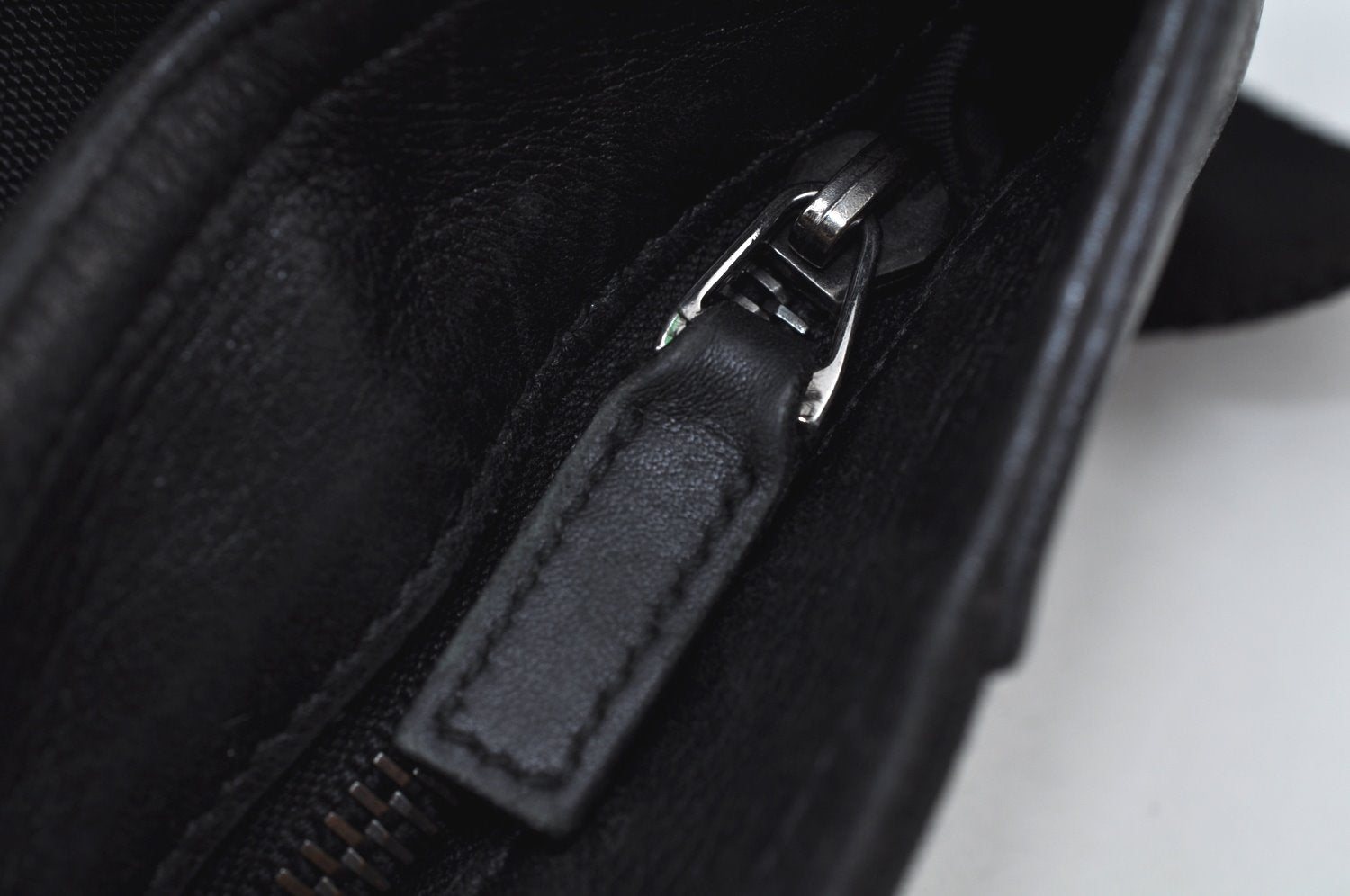 Authentic GUCCI Shoulder Cross Body Bag Purse GG Nylon Leather Black L0037