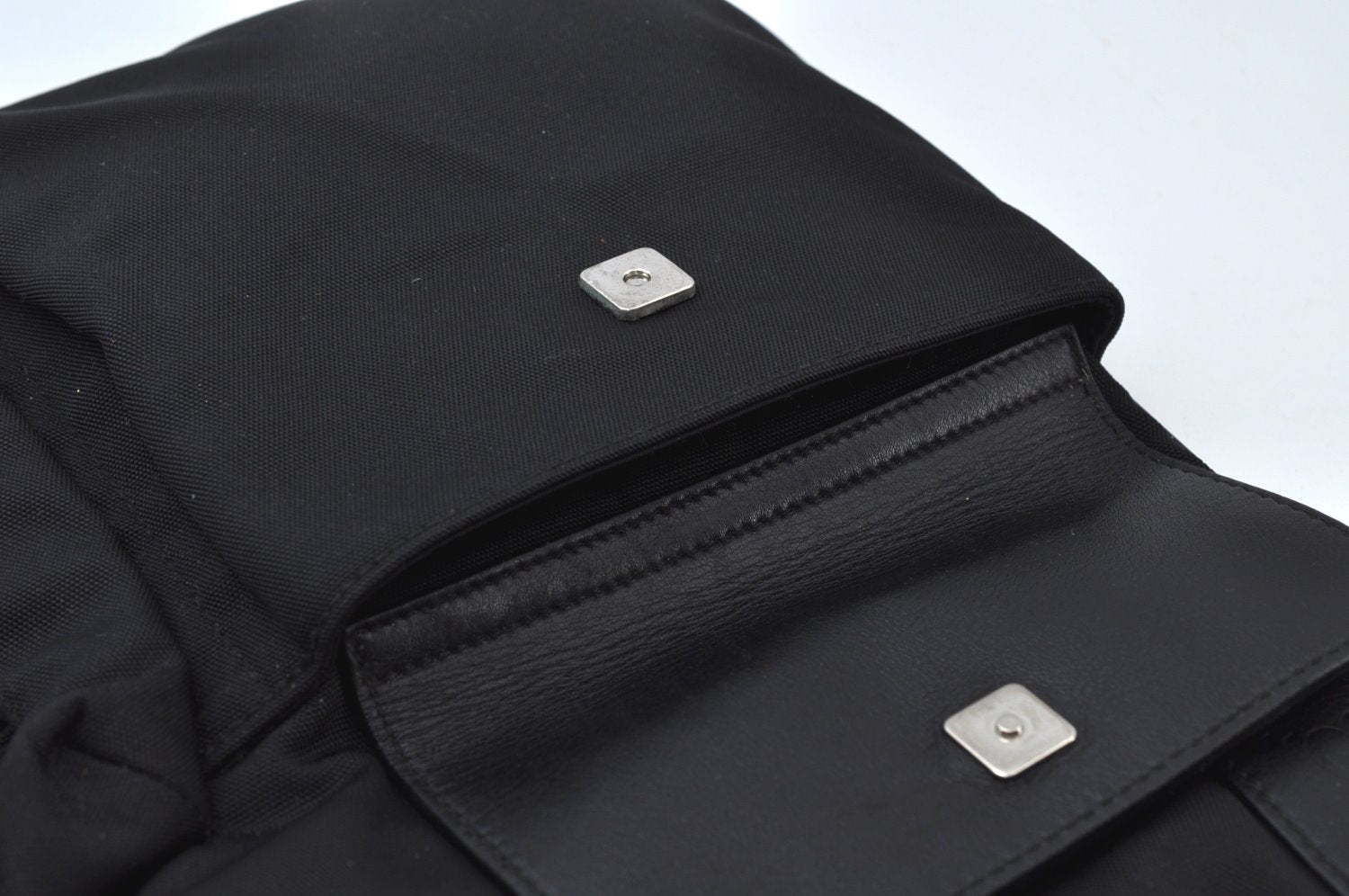 Authentic GUCCI Shoulder Cross Body Bag Purse GG Nylon Leather Black L0037