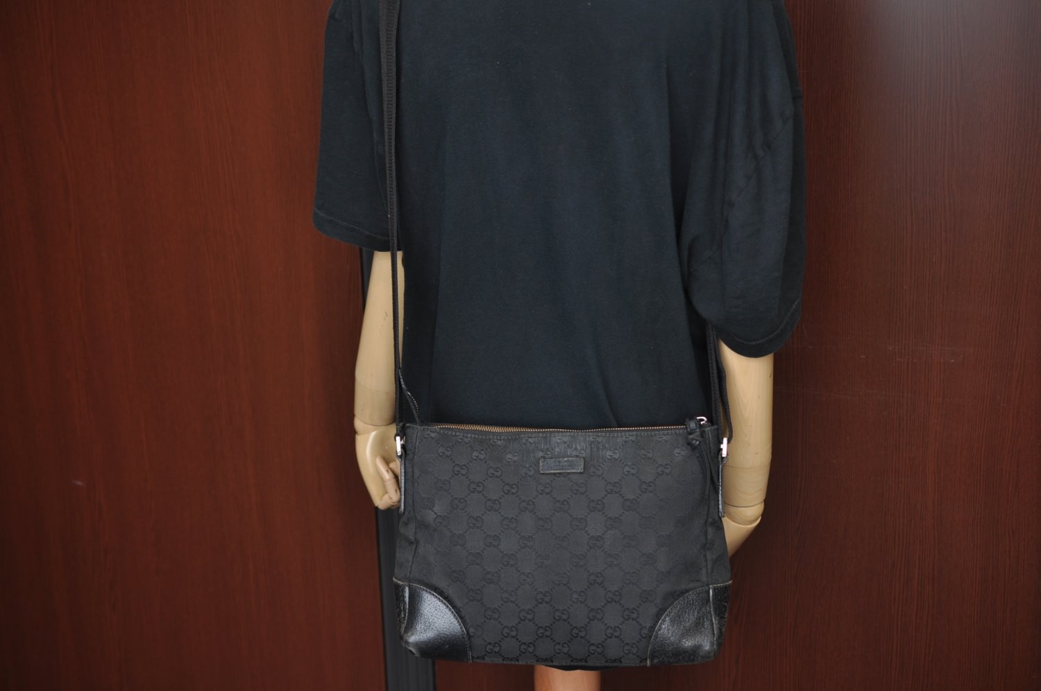 Authentic GUCCI Vintage Shoulder Cross Body Bag GG Canvas Leather Black L0051
