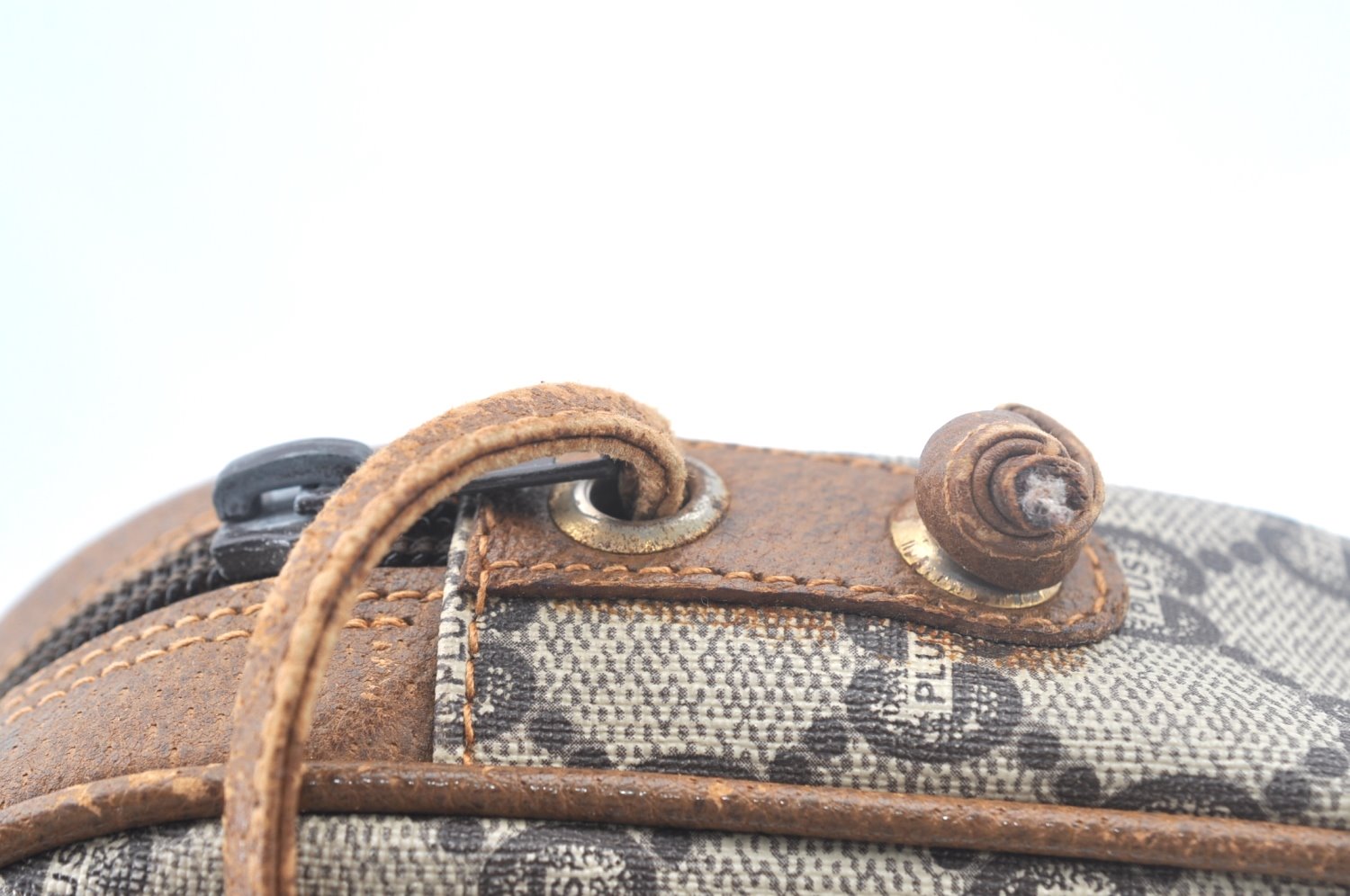 Authentic GUCCI GG Plus Shoulder Cross Body Bag PVC Leather Brown L0052