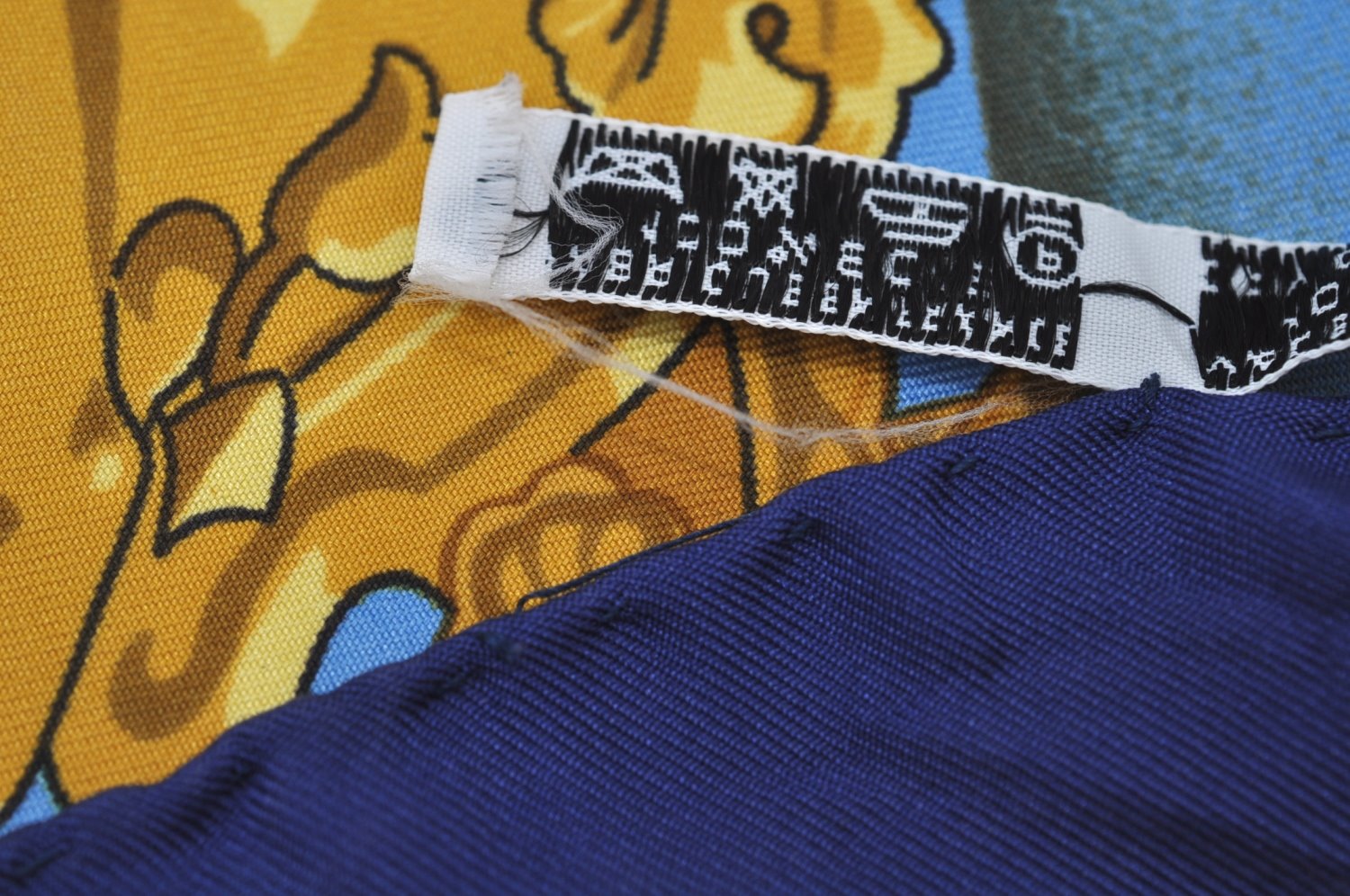 Authentic HERMES Carre 90 Scarf 